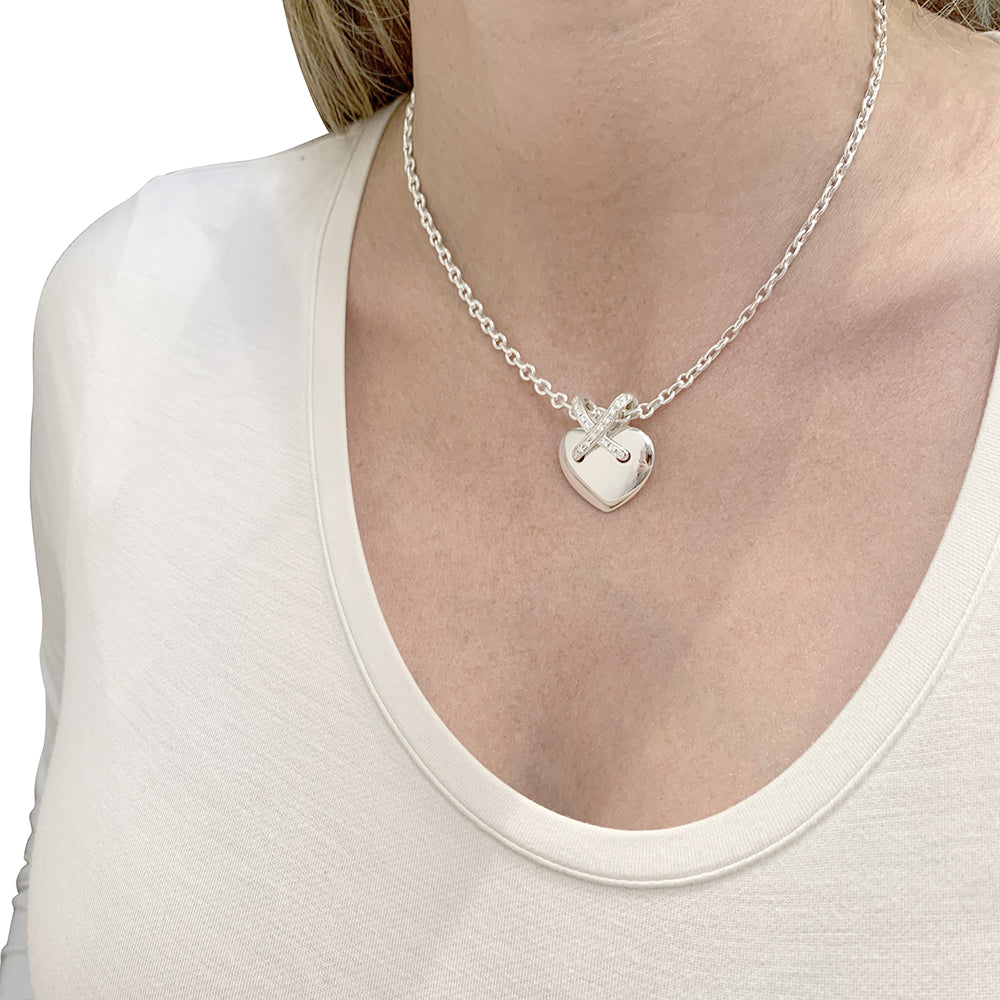 Chaumet necklace, "Coeur Liens", white gold and diamonds.