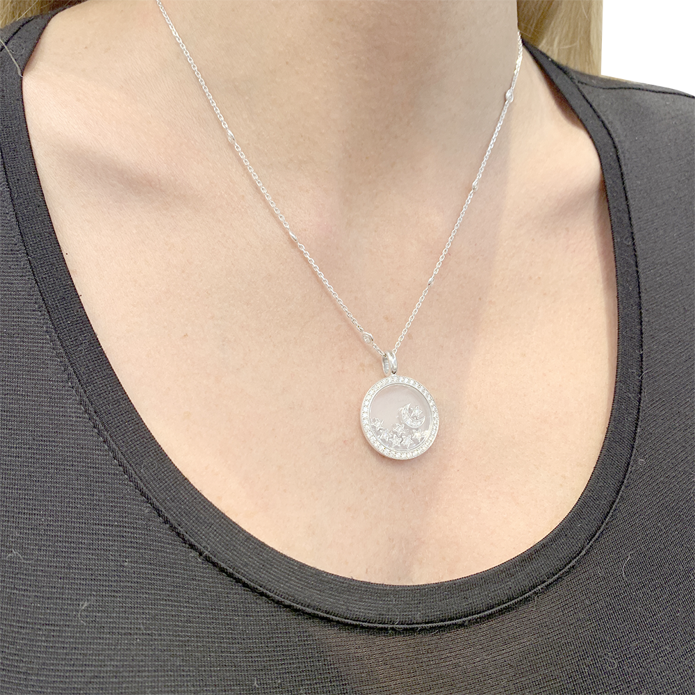 Chopard "Happy Diamonds" necklace in white gold and diamonds.