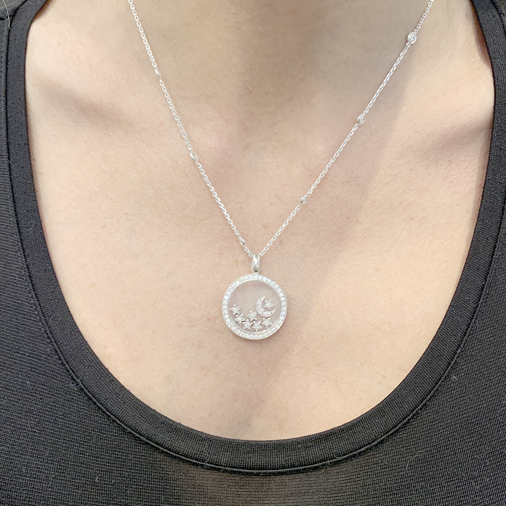 Chopard "Happy Diamonds" necklace in white gold and diamonds.