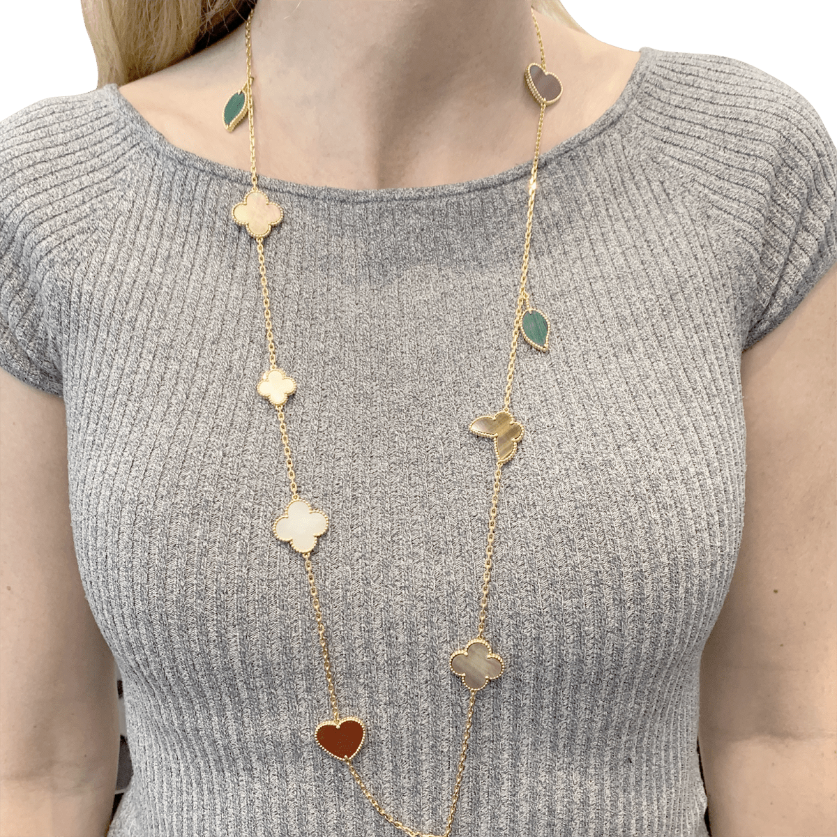 Collier - Sautoir Van Cleef & Arpels, "Lucky Alhambra", or jaune, cornaline, malachite, oeil de tigre, nacre. - Maison Eloe