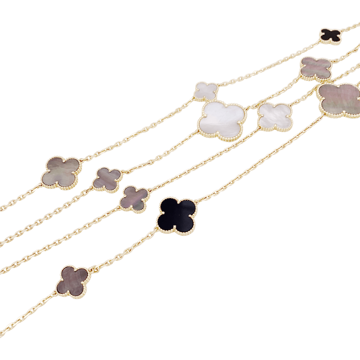 Collier Van Cleef & Arpels, "Magic Alhambra", or jaune, nacre et onyx. - Maison Eloe