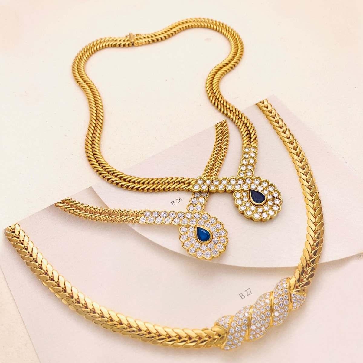 Collier Van Cleef & Arpels, or jaune, saphir, diamants. - Maison Eloe