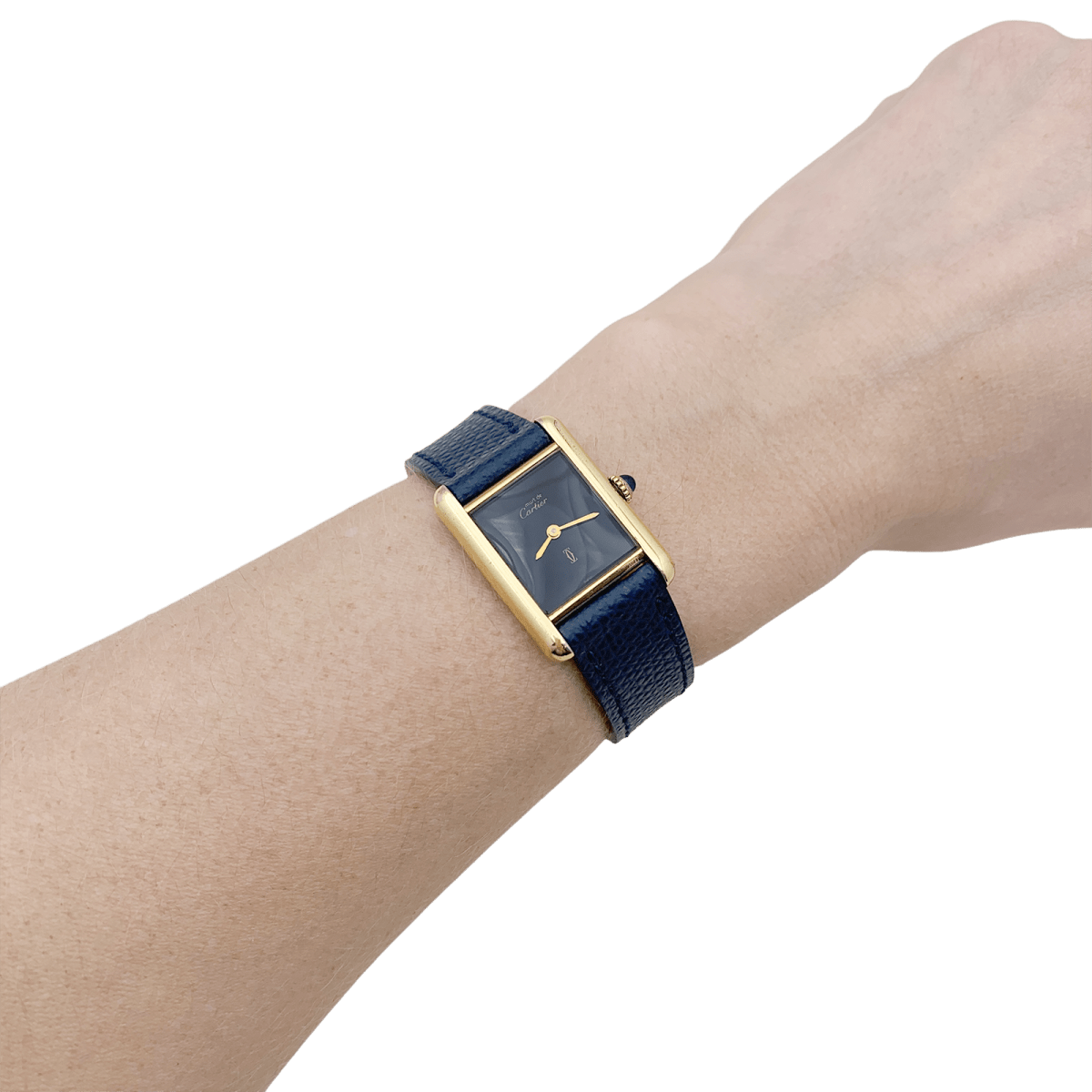 Montre Cartier, "Tank Must", argent plaqué or, cadran laqué noir. - Maison Eloe