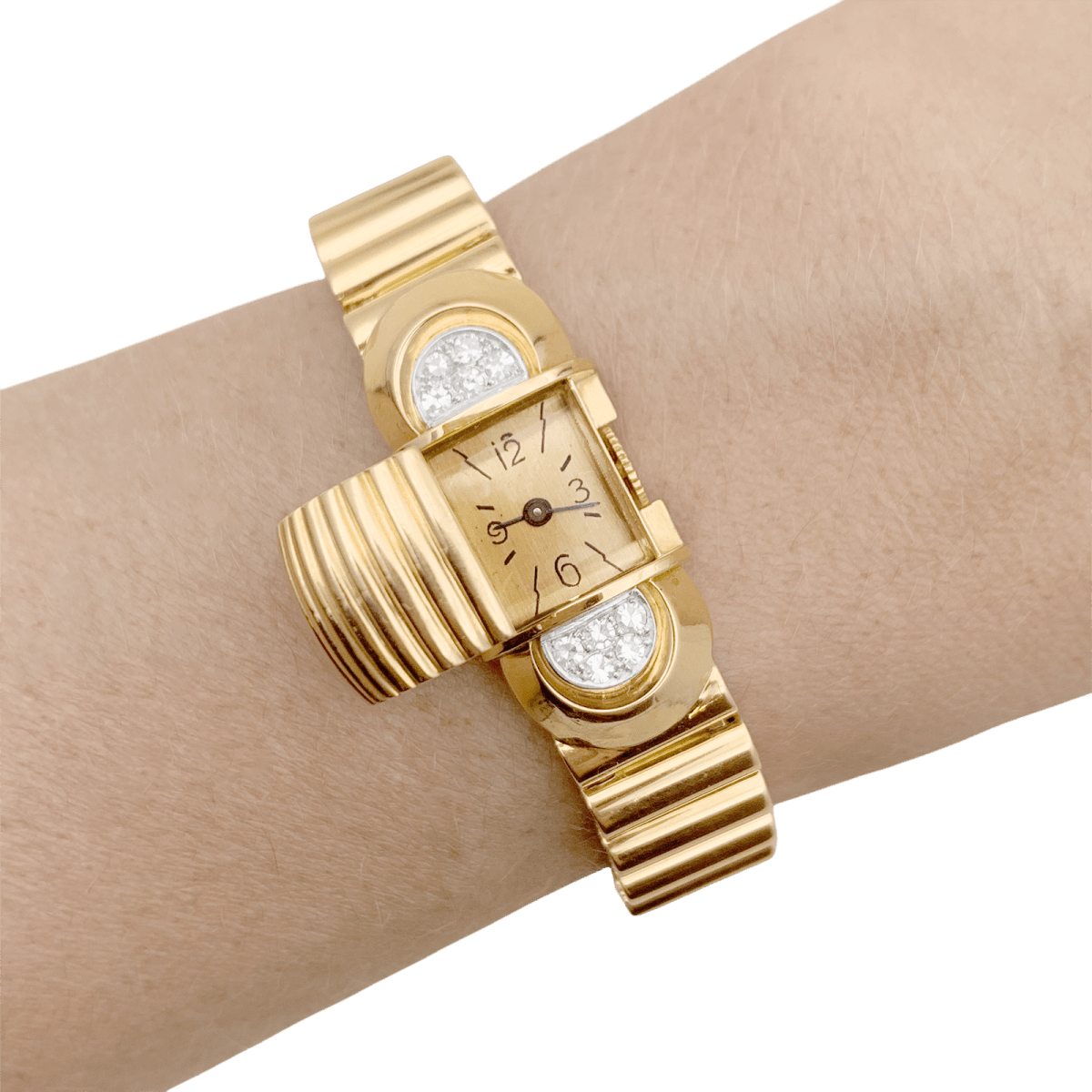 Montre vintage secrète UTI, or jaune et diamants. - Maison Eloe