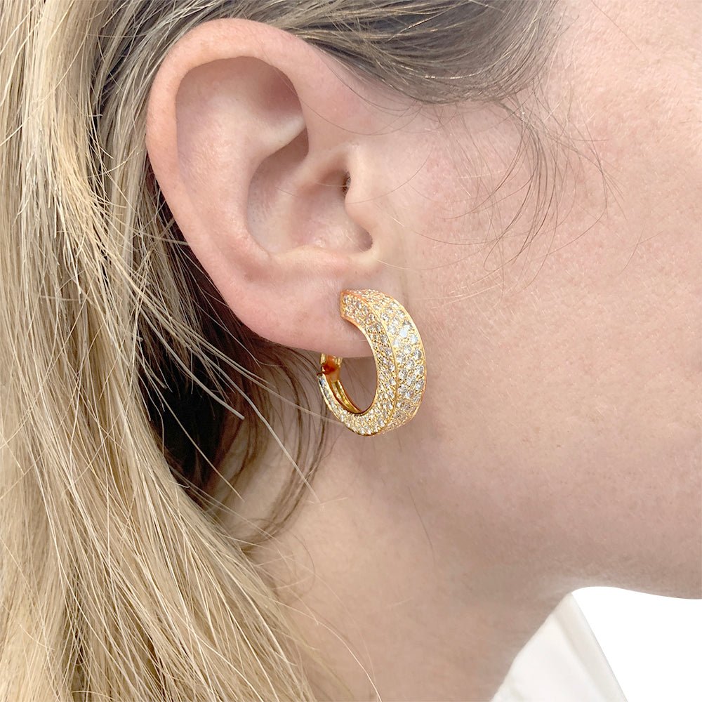 Clips d'oreilles O.J Perrin "Arena", or jaune, diamants. - Maison Eloe