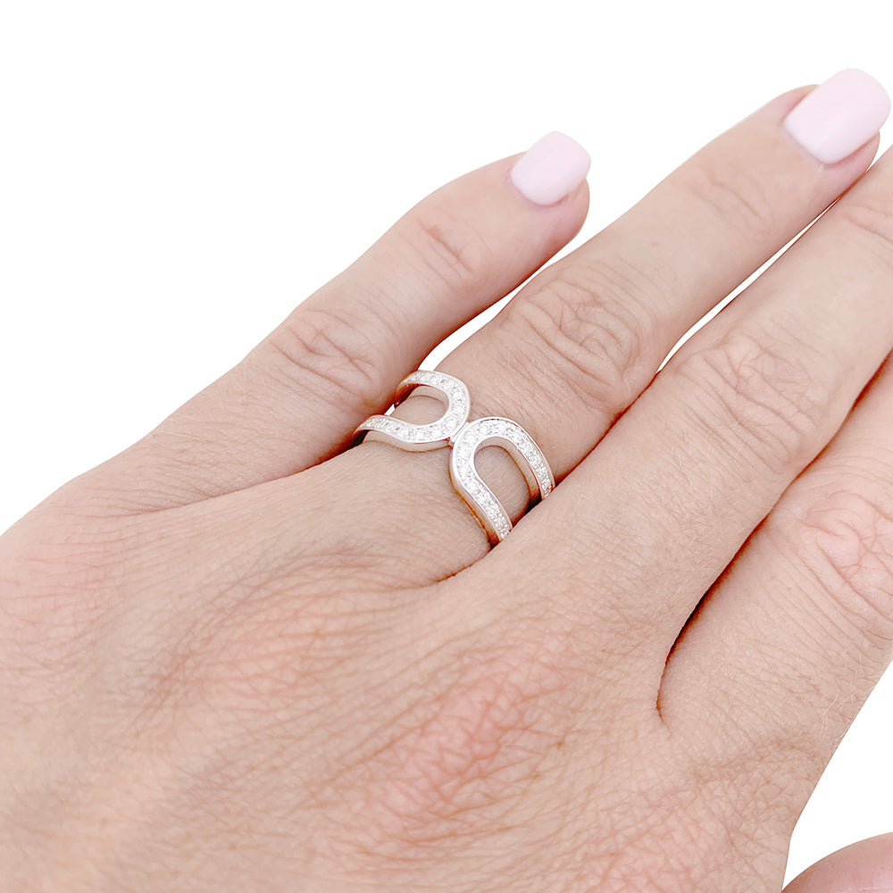 Dinh Van "Maillon" ring in white gold and diamonds.