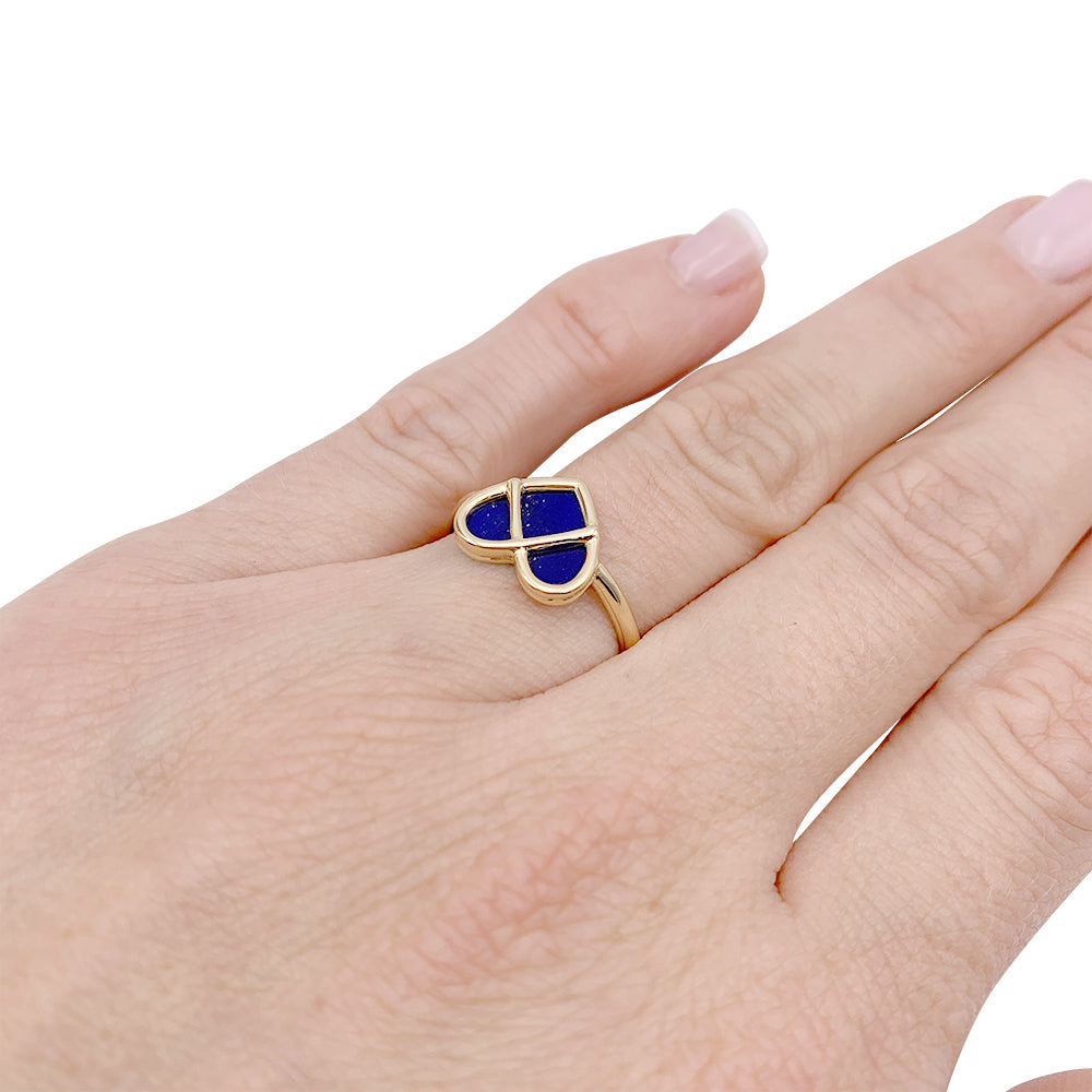 Poiray ring, "The Catcher in the Heart", yellow gold, lapis lazuli.