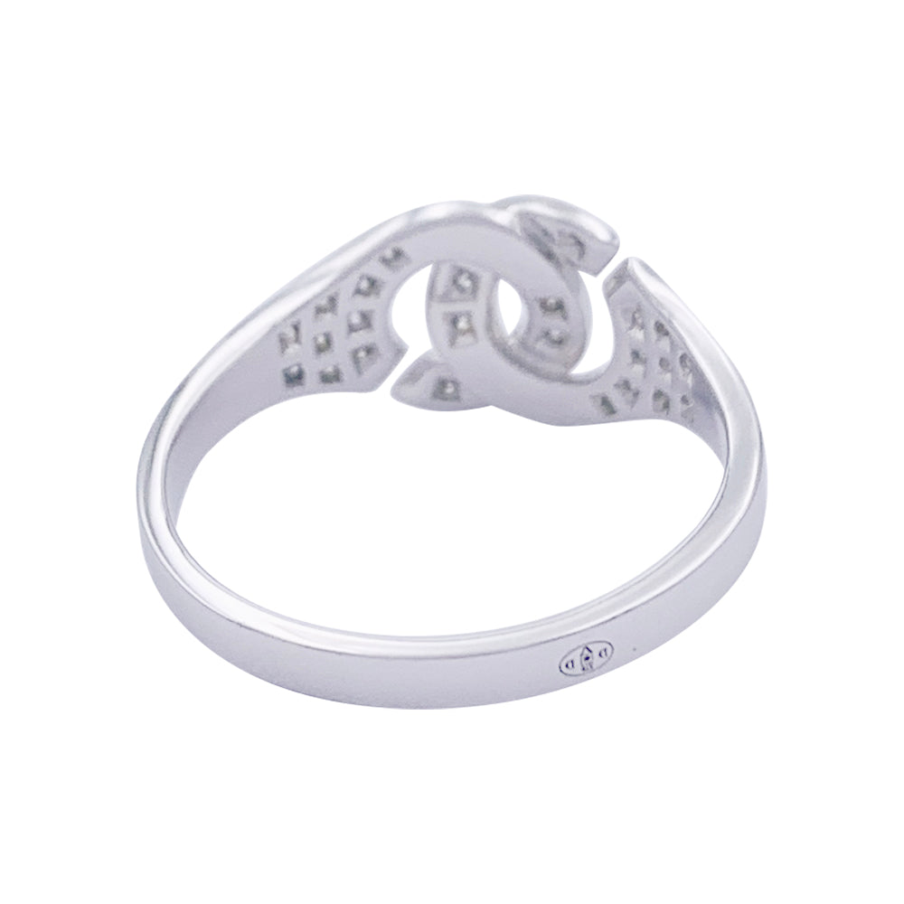 Dinh Van ring, "R8 Handcuffs", white gold, diamonds.