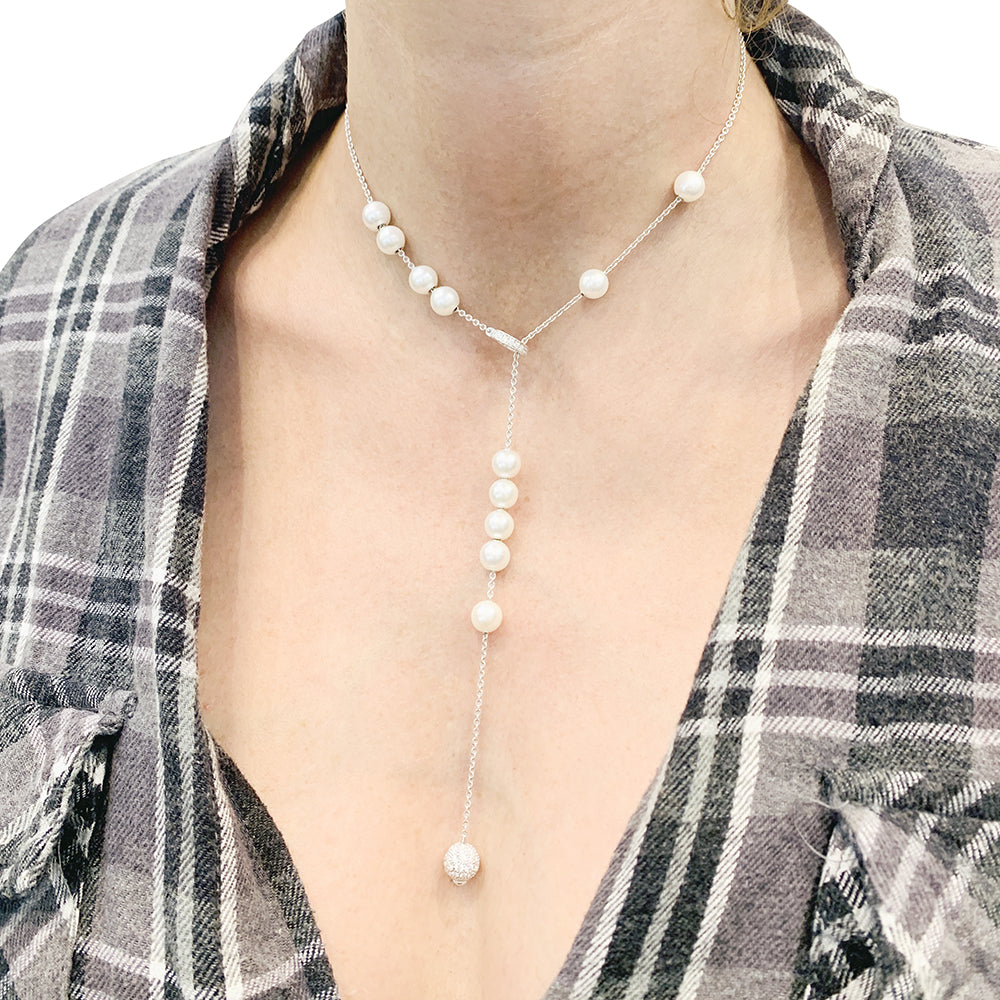 Mikimoto necklace in white gold, white pearls, diamonds.