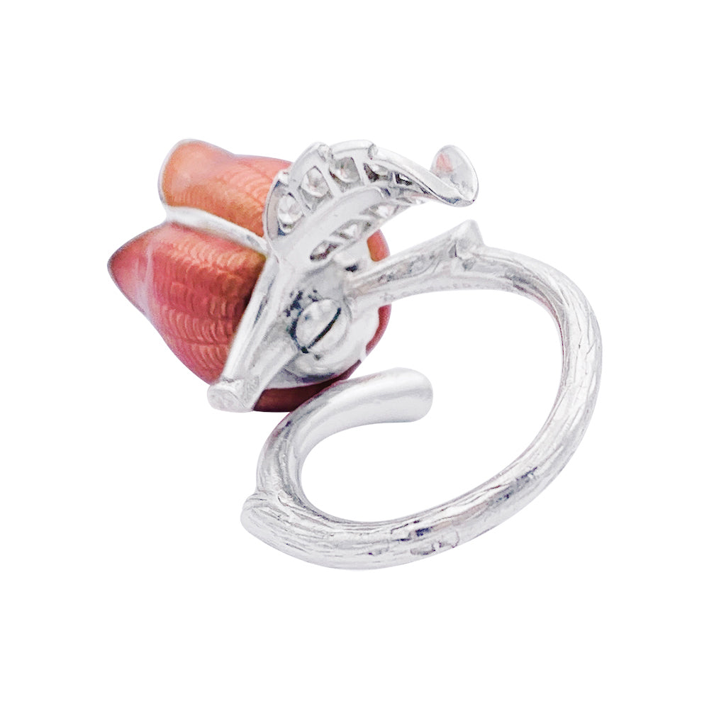 Bague Boucheron, "Eglantine", or, platine, diamants, émail.