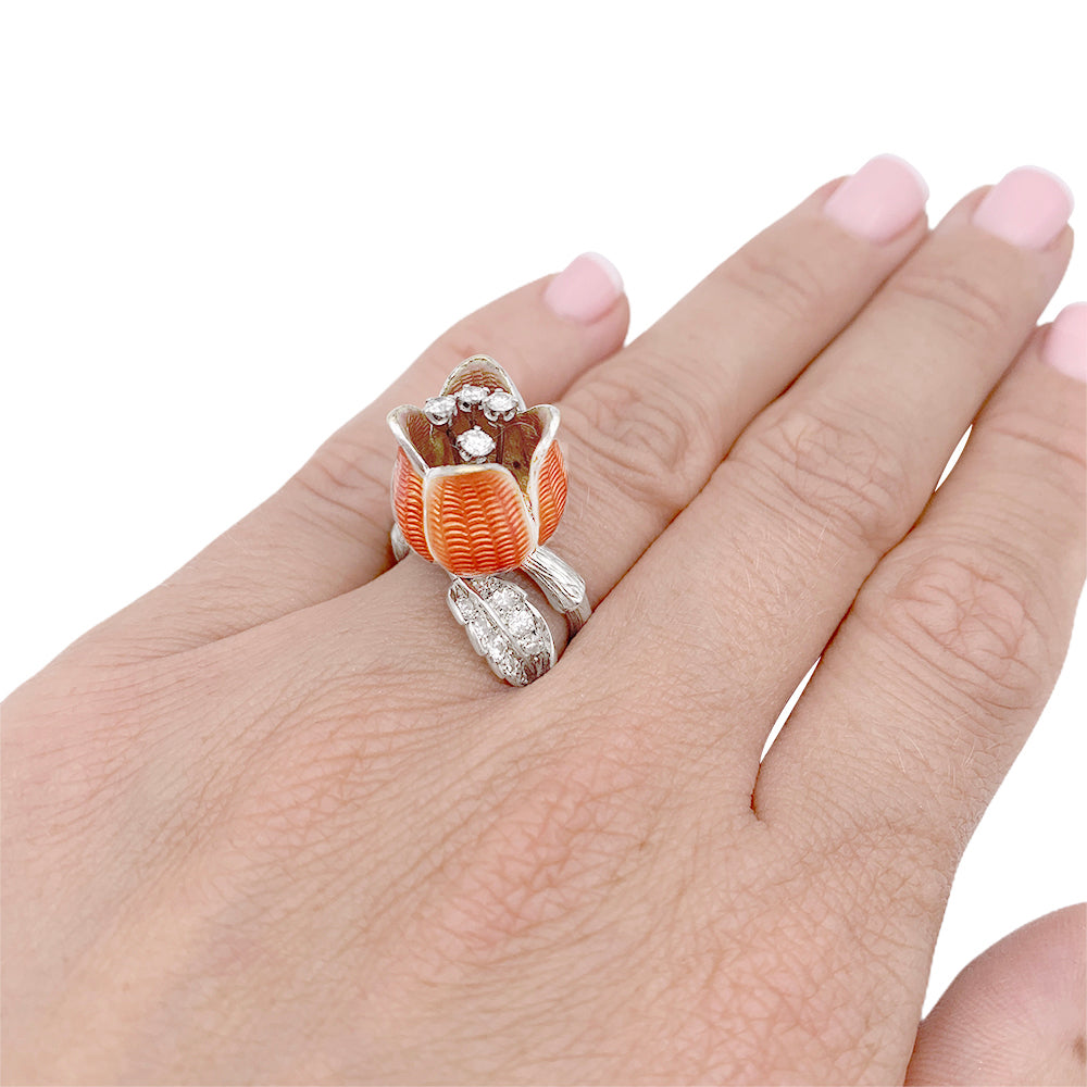 Bague Boucheron, "Eglantine", or, platine, diamants, émail.