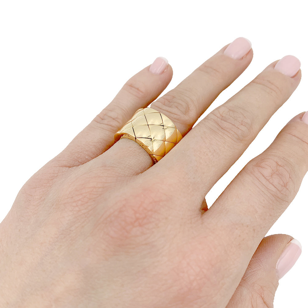 Chanel ring, "Matelassé", yellow gold.