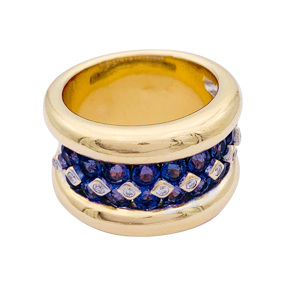 Poiray ring in yellow gold, sapphires, diamonds.