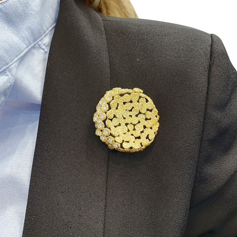 Fred brooch, yellow gold, diamonds.