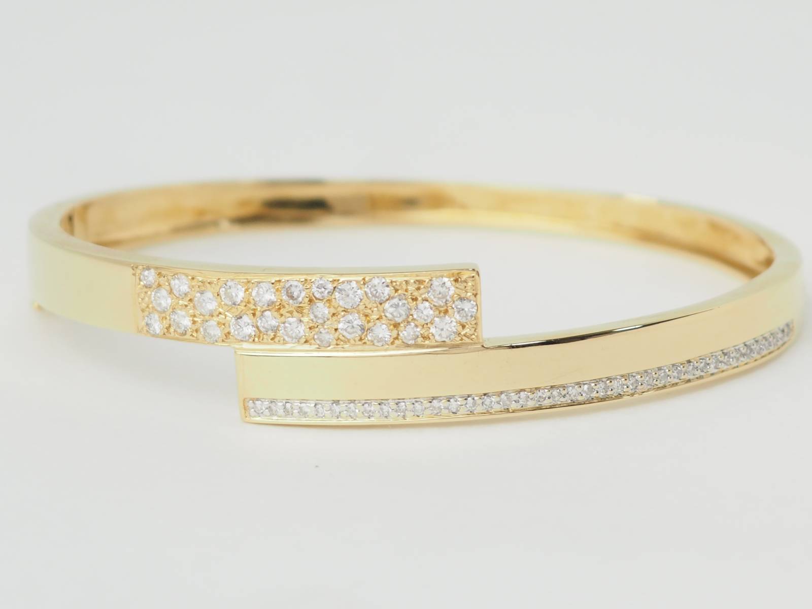 Bracelet Jonc plat ouvrant or jaune et diamants