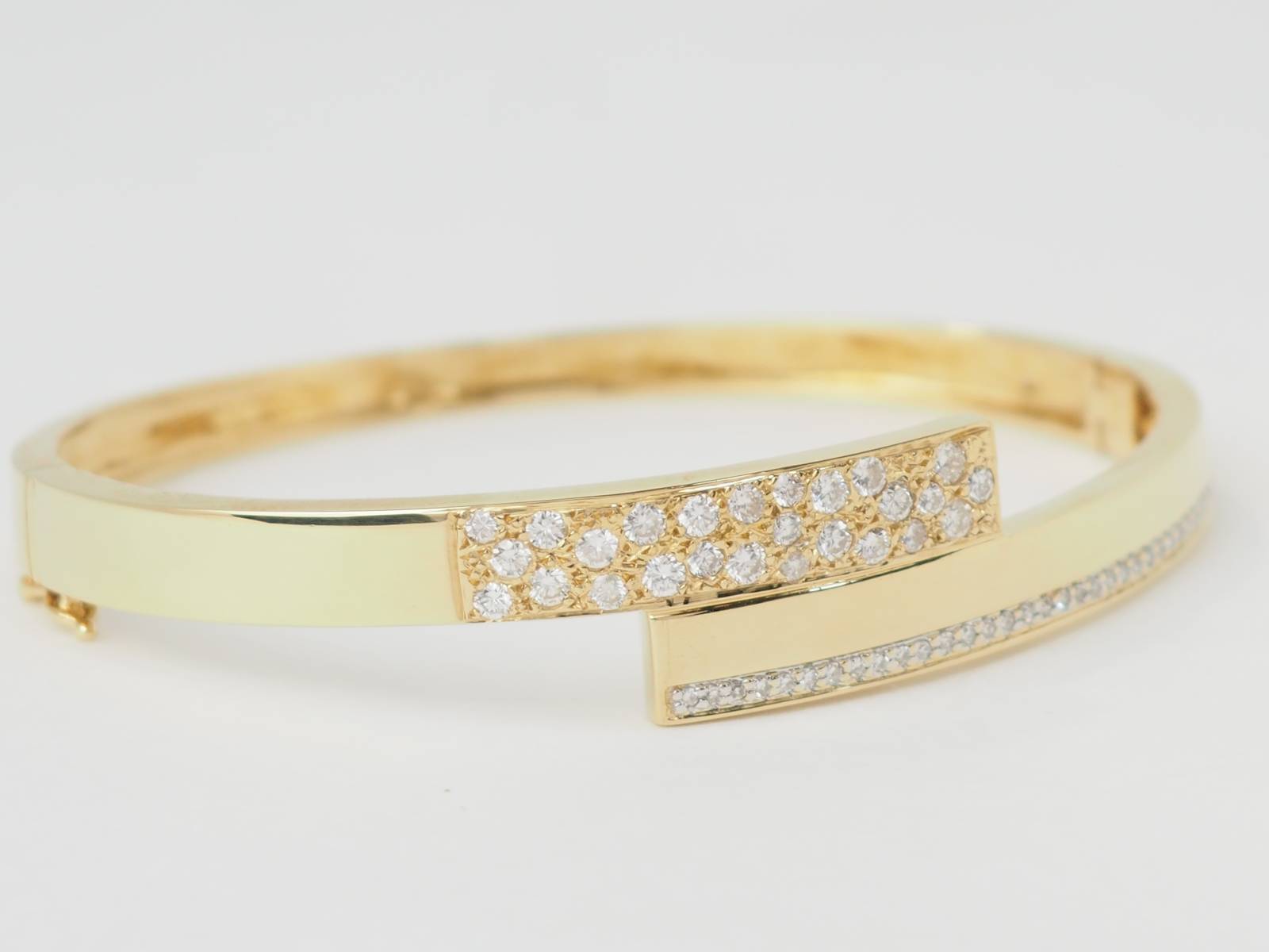 Bracelet Jonc plat ouvrant or jaune et diamants