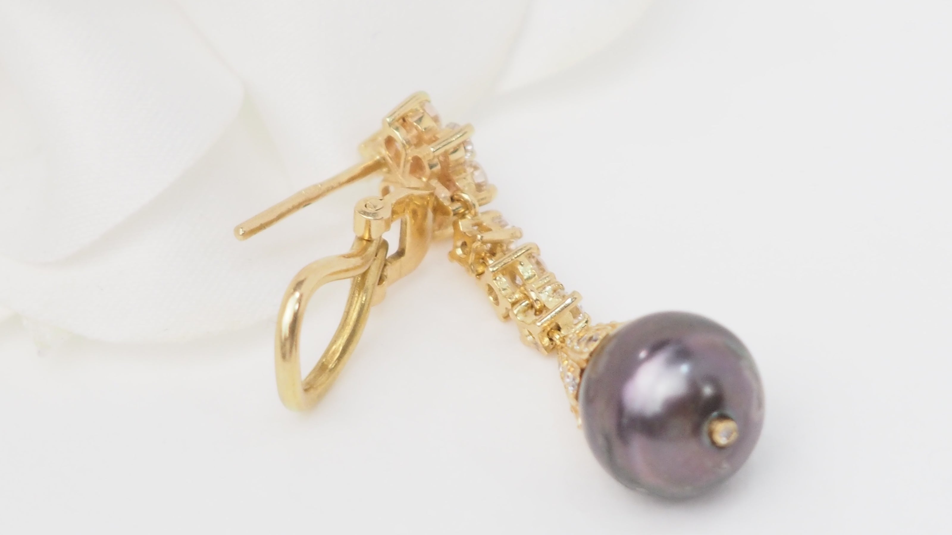 Boucles d'oreilles en or jaune, Diamants et perles de Tahiti