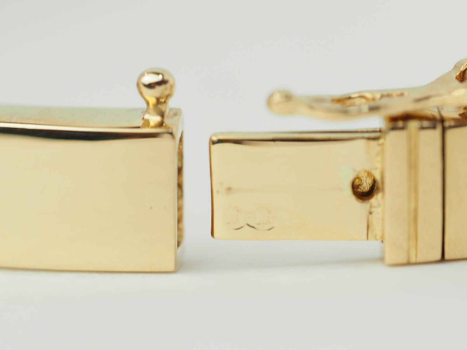 Bracelet Jonc plat ouvrant or jaune et diamants