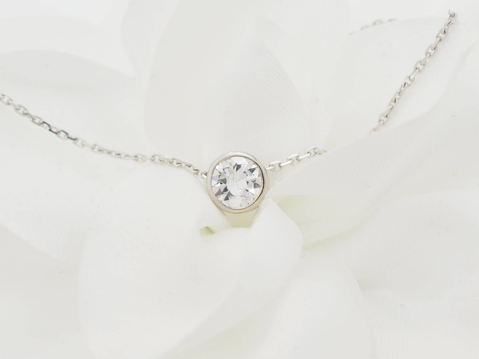 Collier solitaire en or blanc et diamant 0.77ct