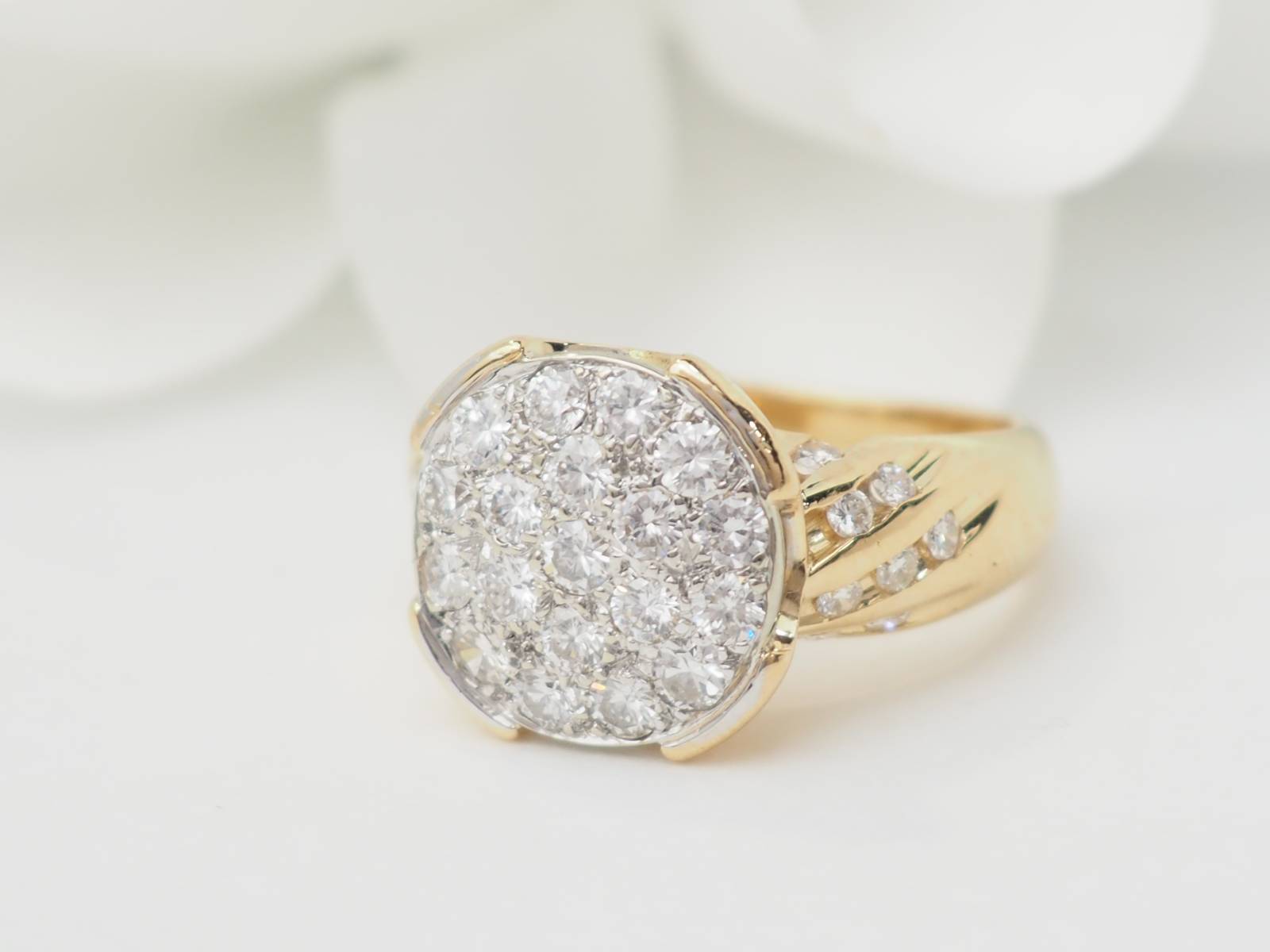 Bague en or jaune pavage de diamants