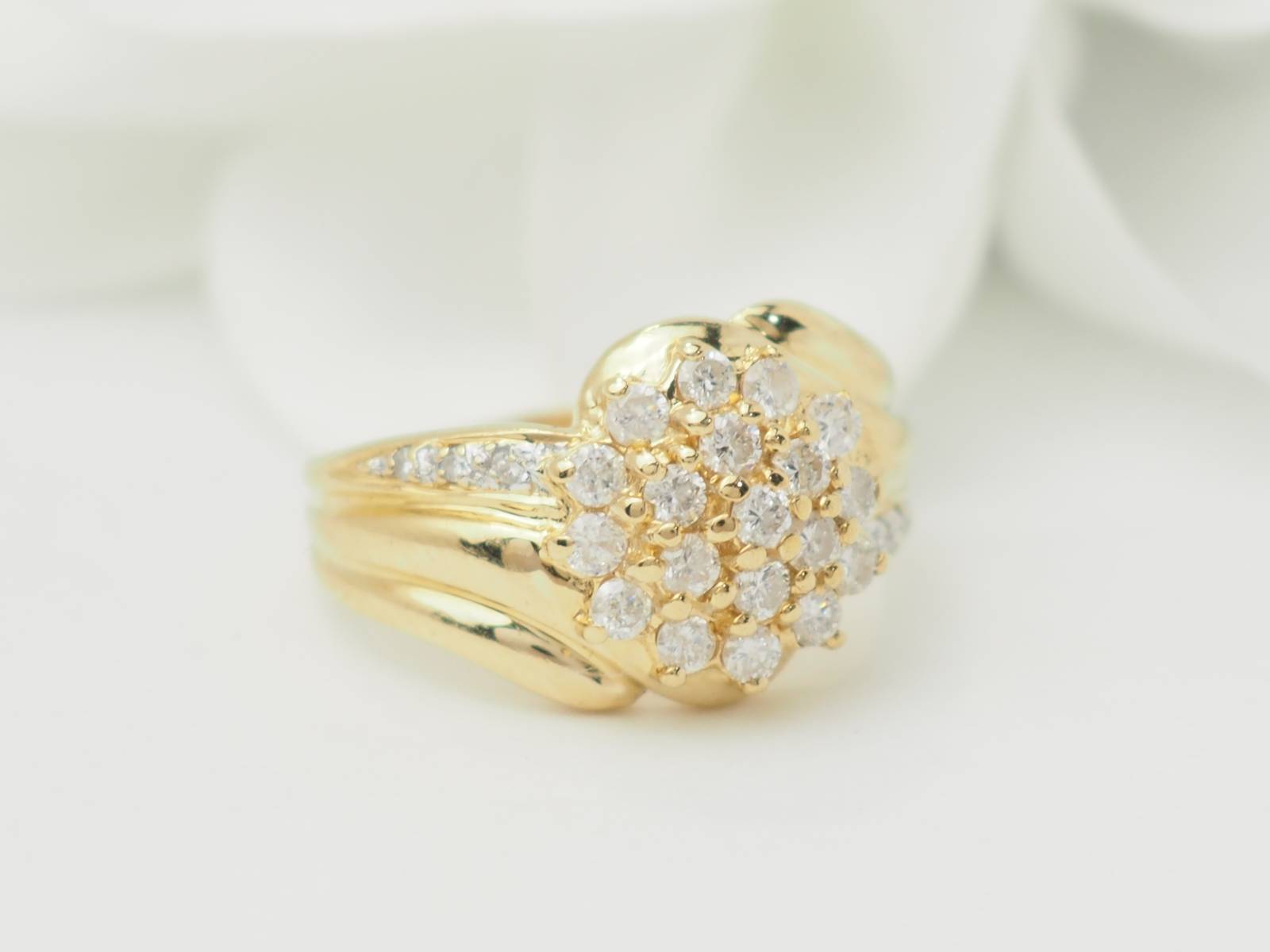 Bague en or jaune pavage de diamants
