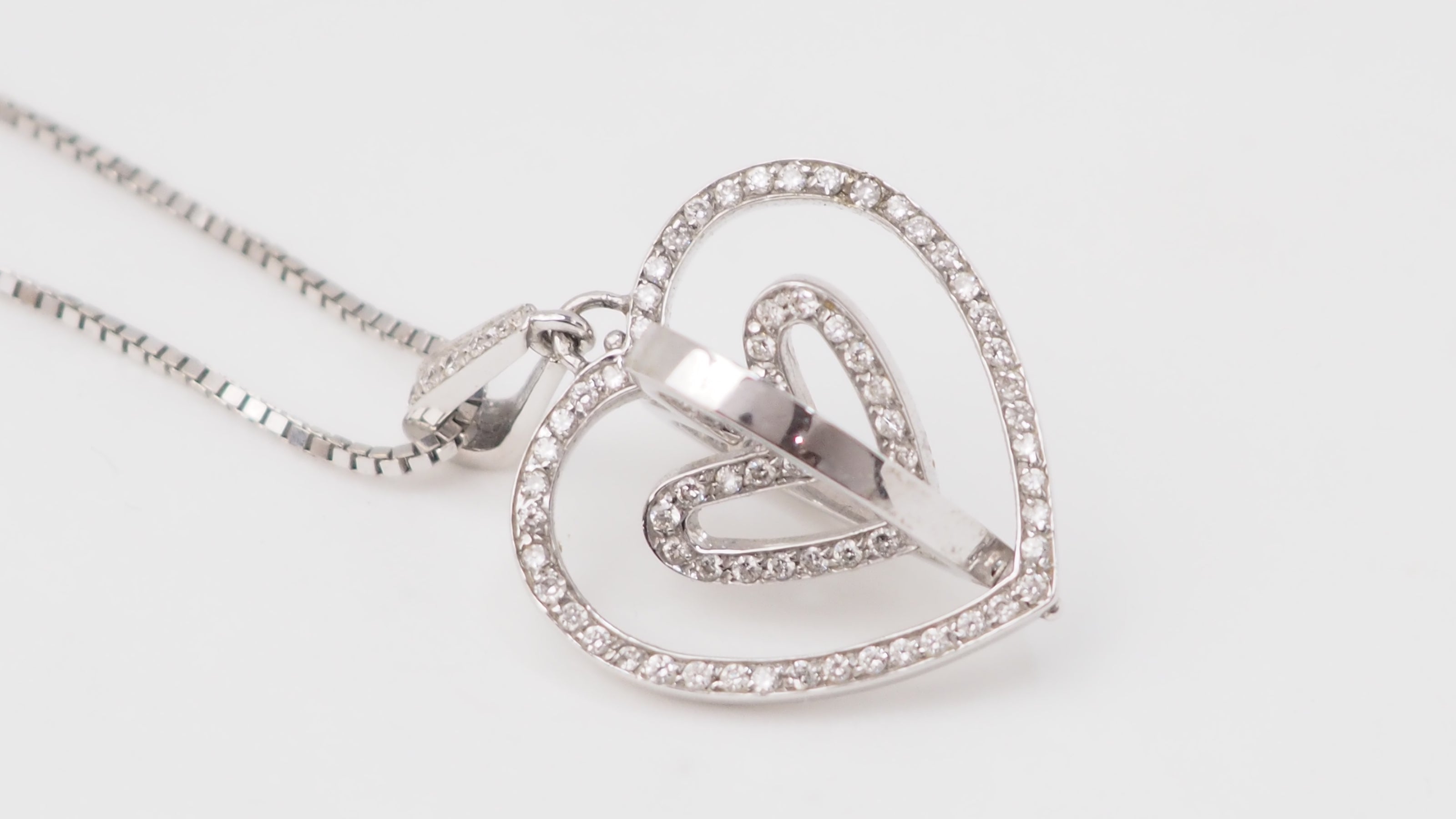 Collier pendentif multi Coeurs en or blanc et diamants