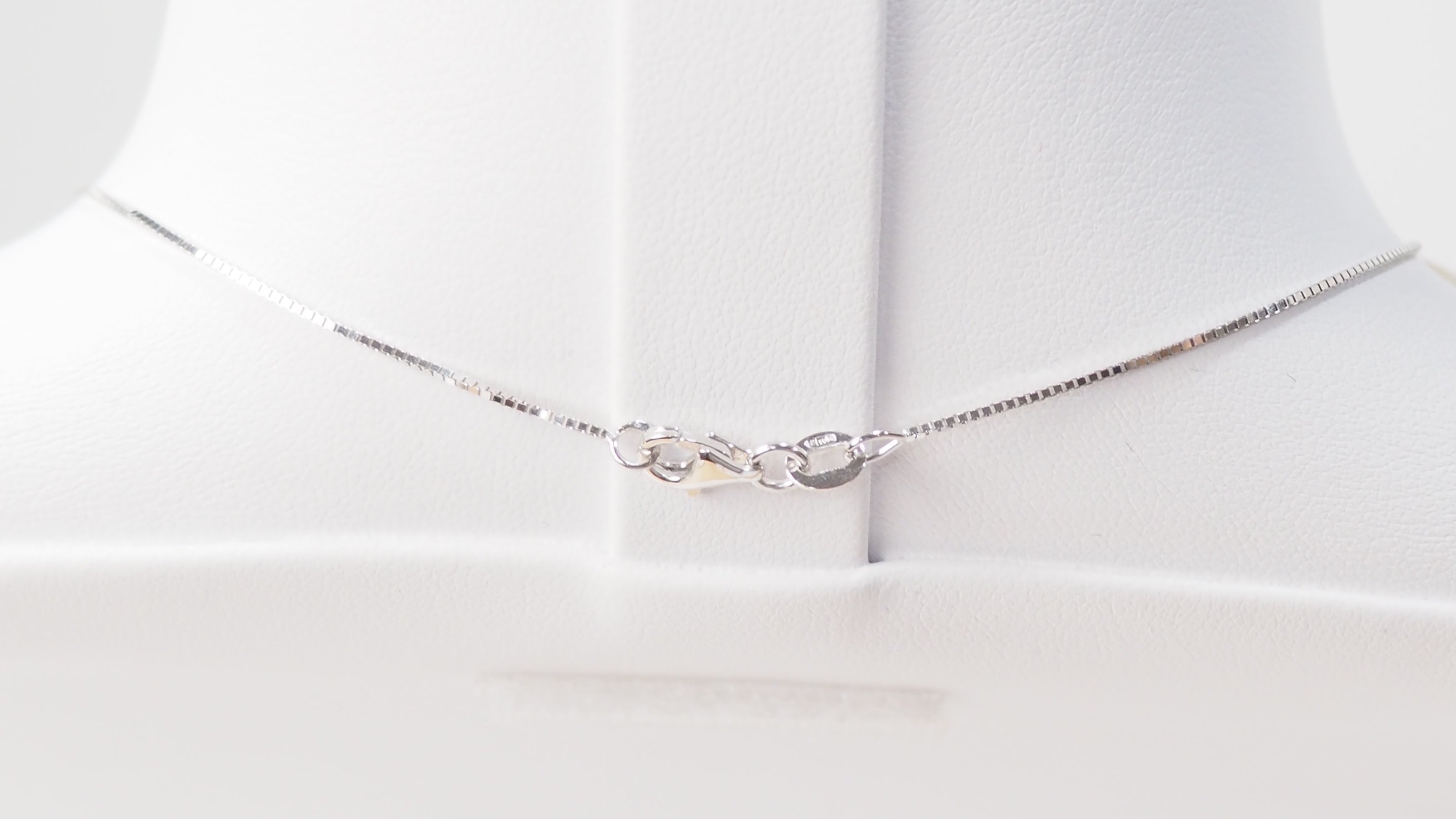 Collier en or blanc et diamants