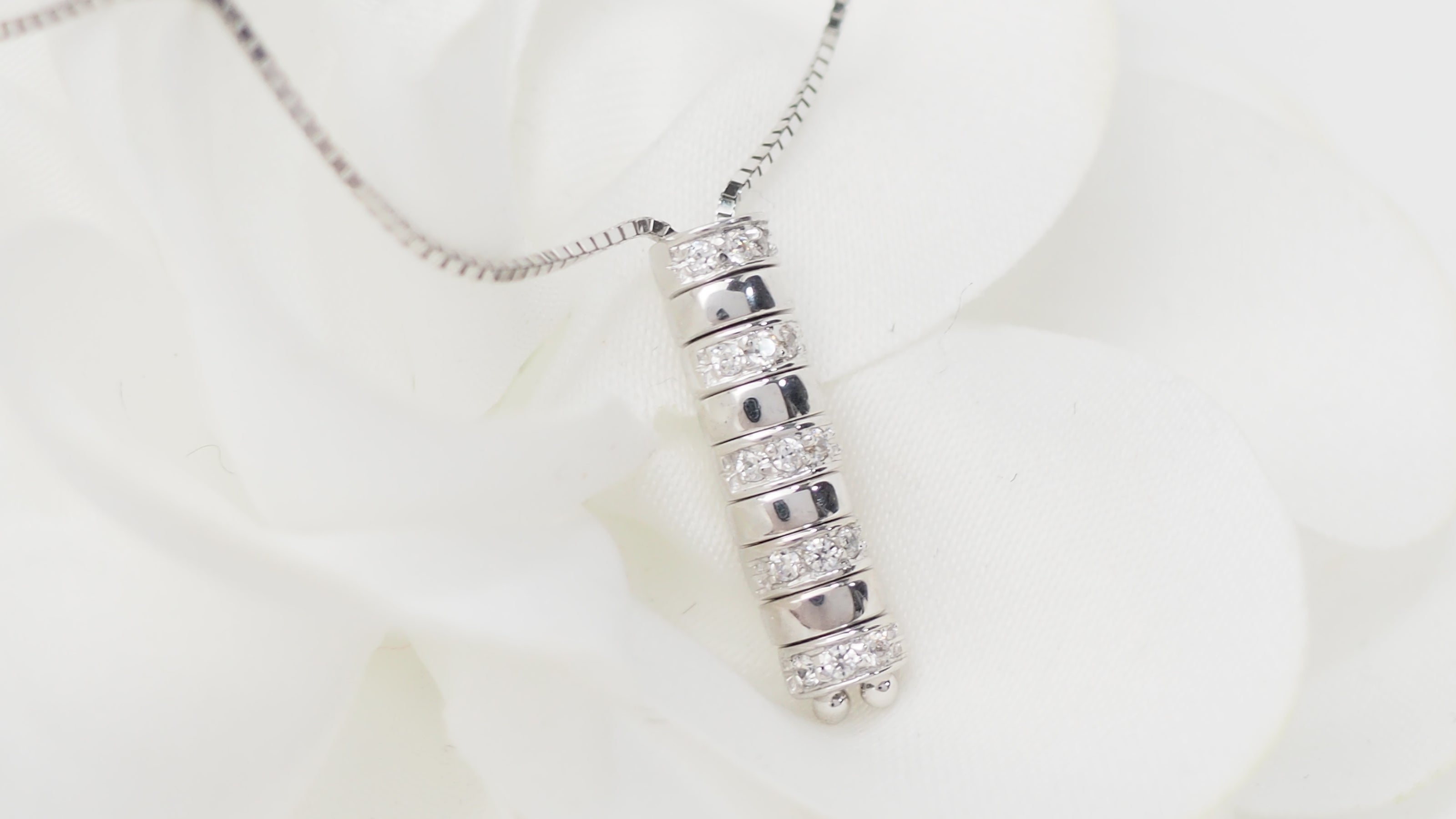 Collier en or blanc et diamants