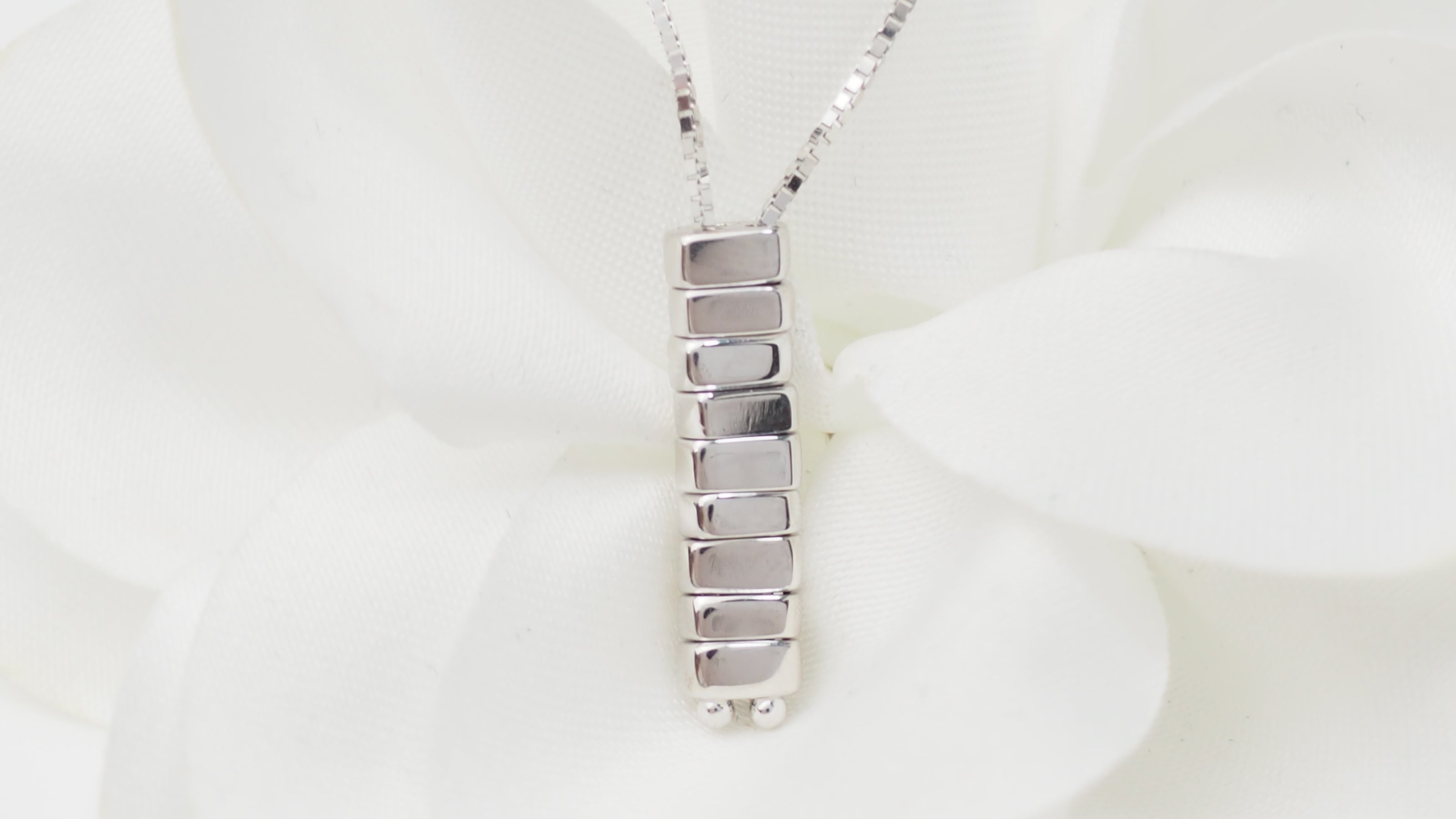 Collier en or blanc et diamants