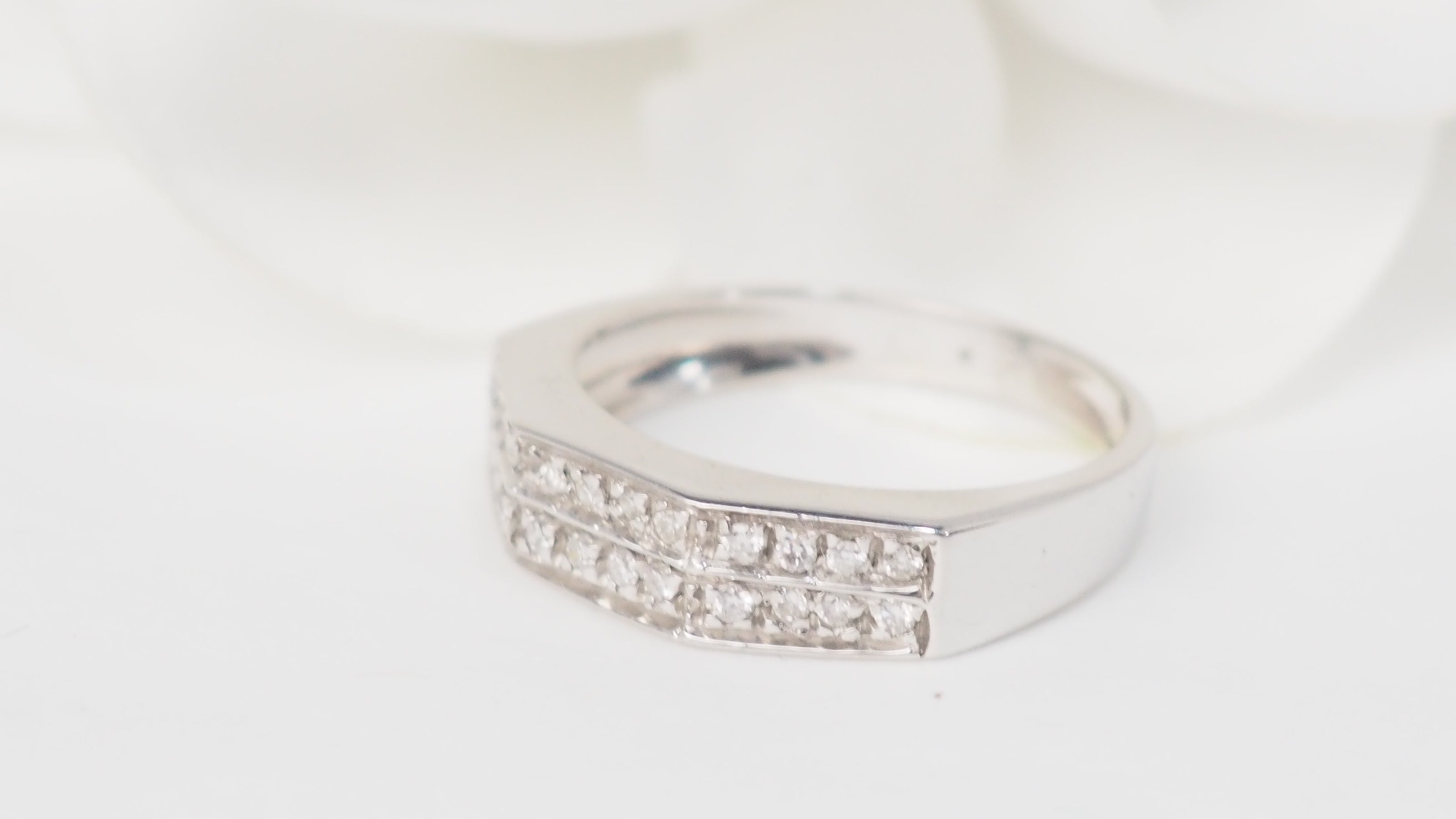 Bague en or blanc et diamants