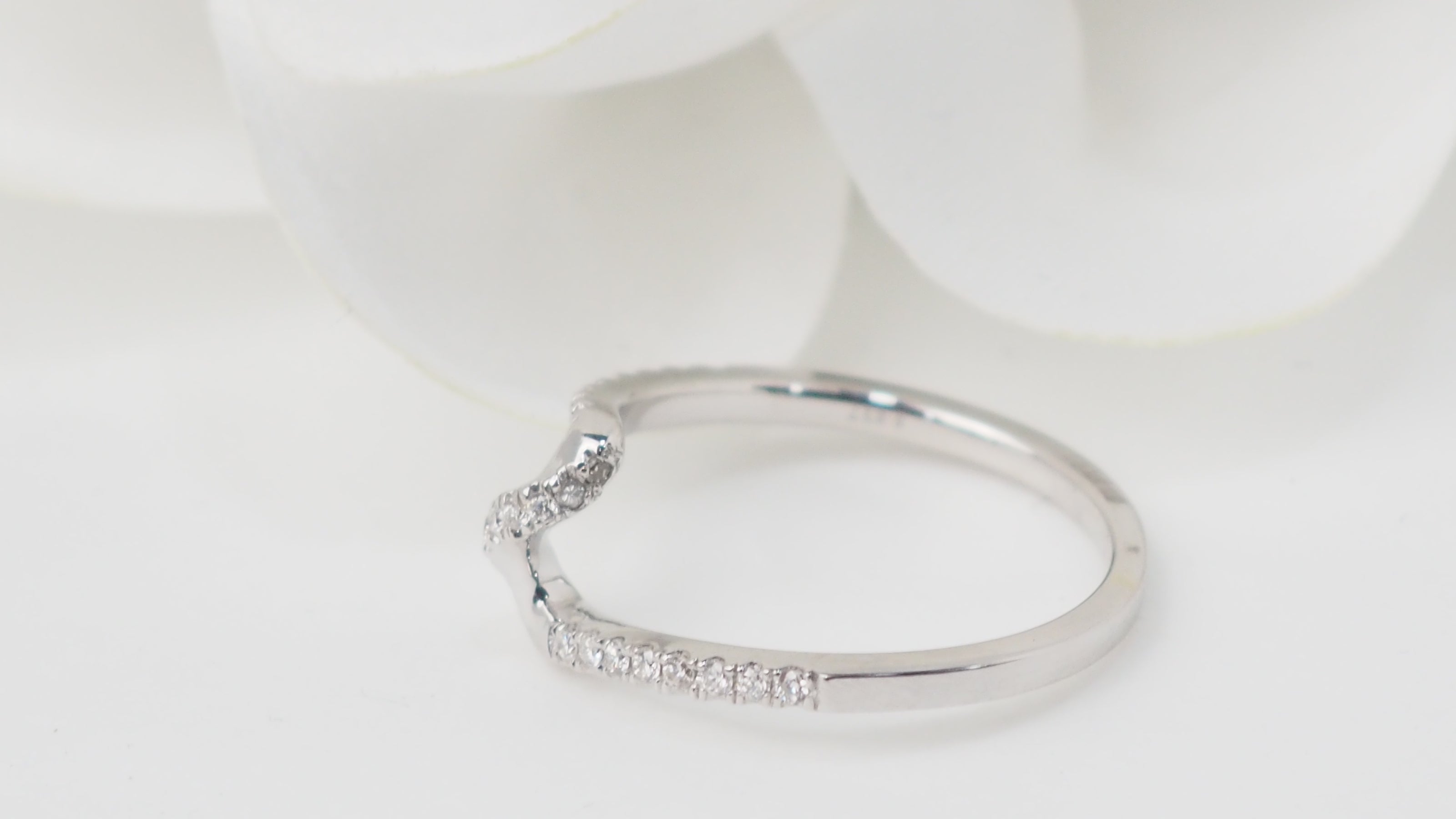 Bague Zig Zag en or blanc et diamants