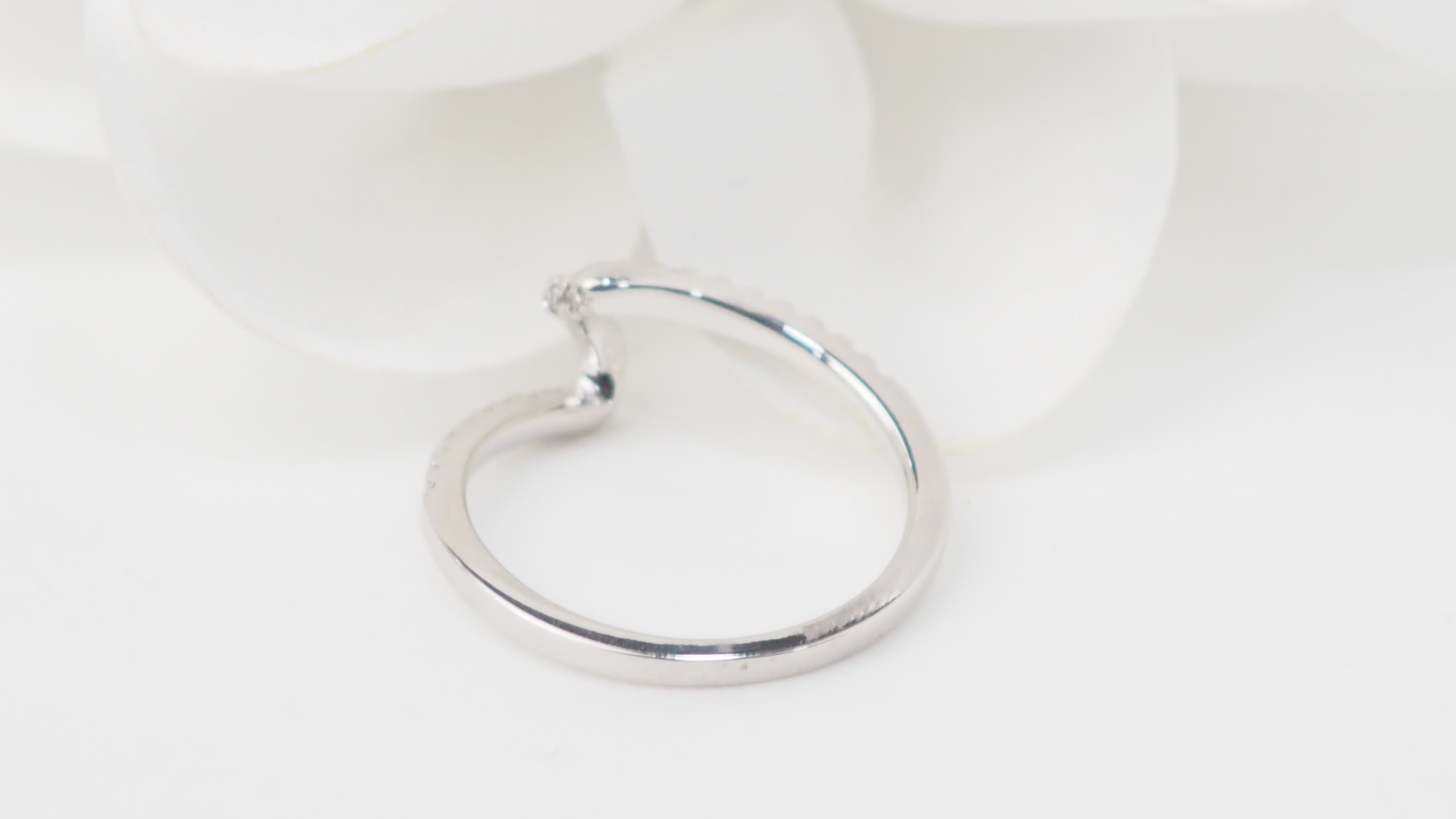 Bague Zig Zag en or blanc et diamants