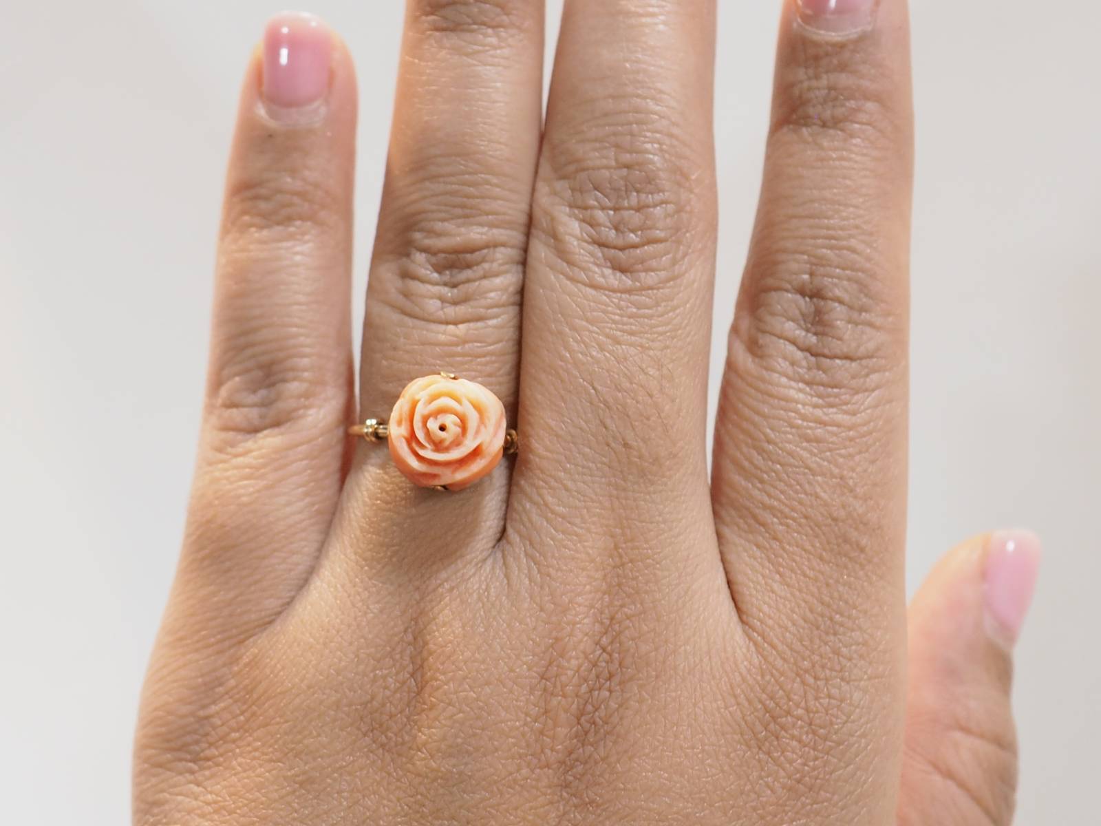 Bague Fleur en or jaune et corail