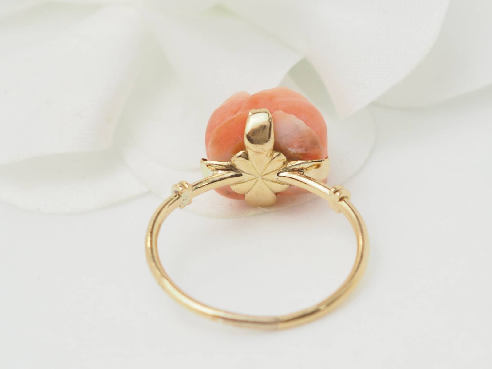 Bague Fleur en or jaune et corail