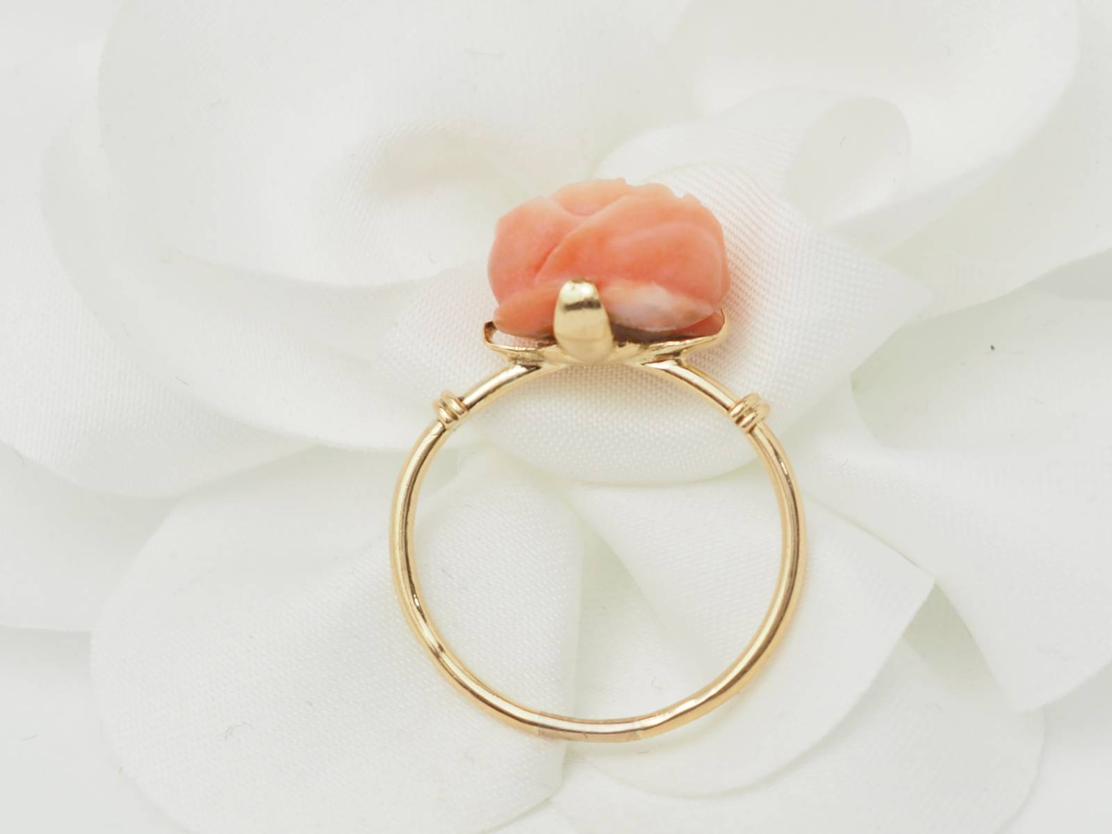 Bague Fleur en or jaune et corail