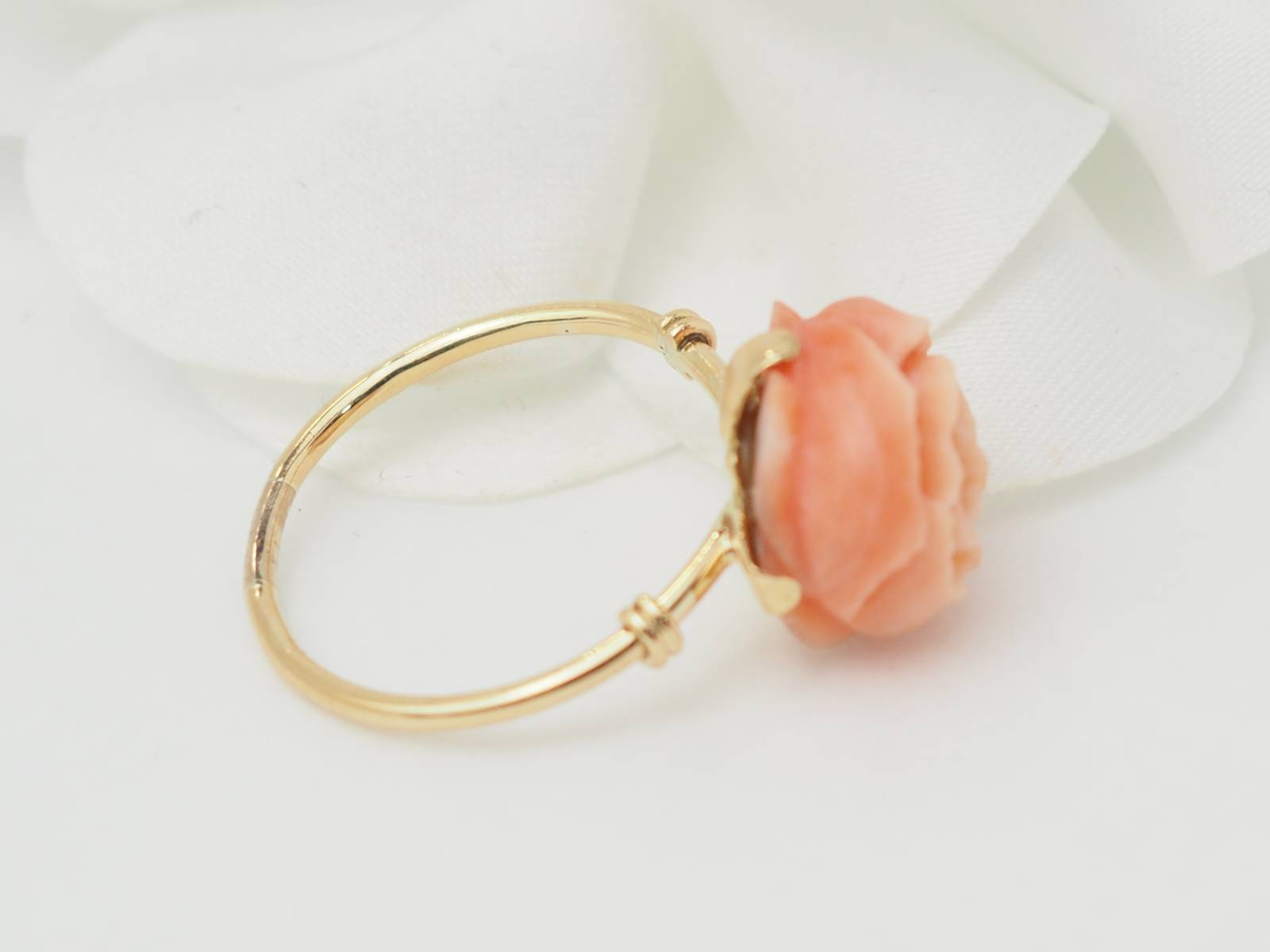 Bague Fleur en or jaune et corail