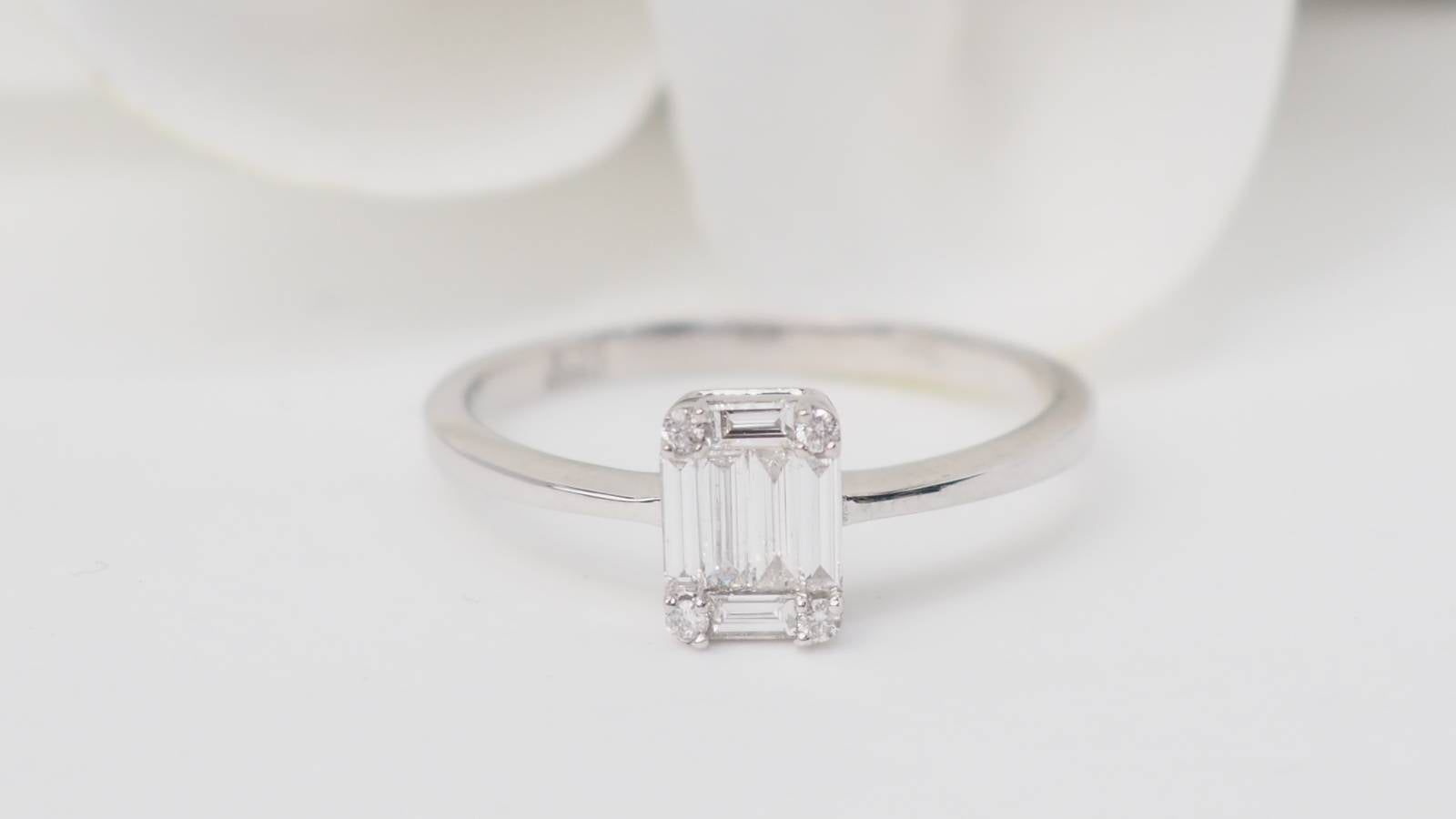 Bague en or blanc et diamants baguettes