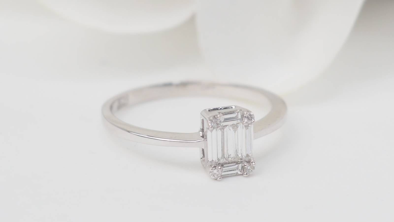 Bague en or blanc et diamants baguettes