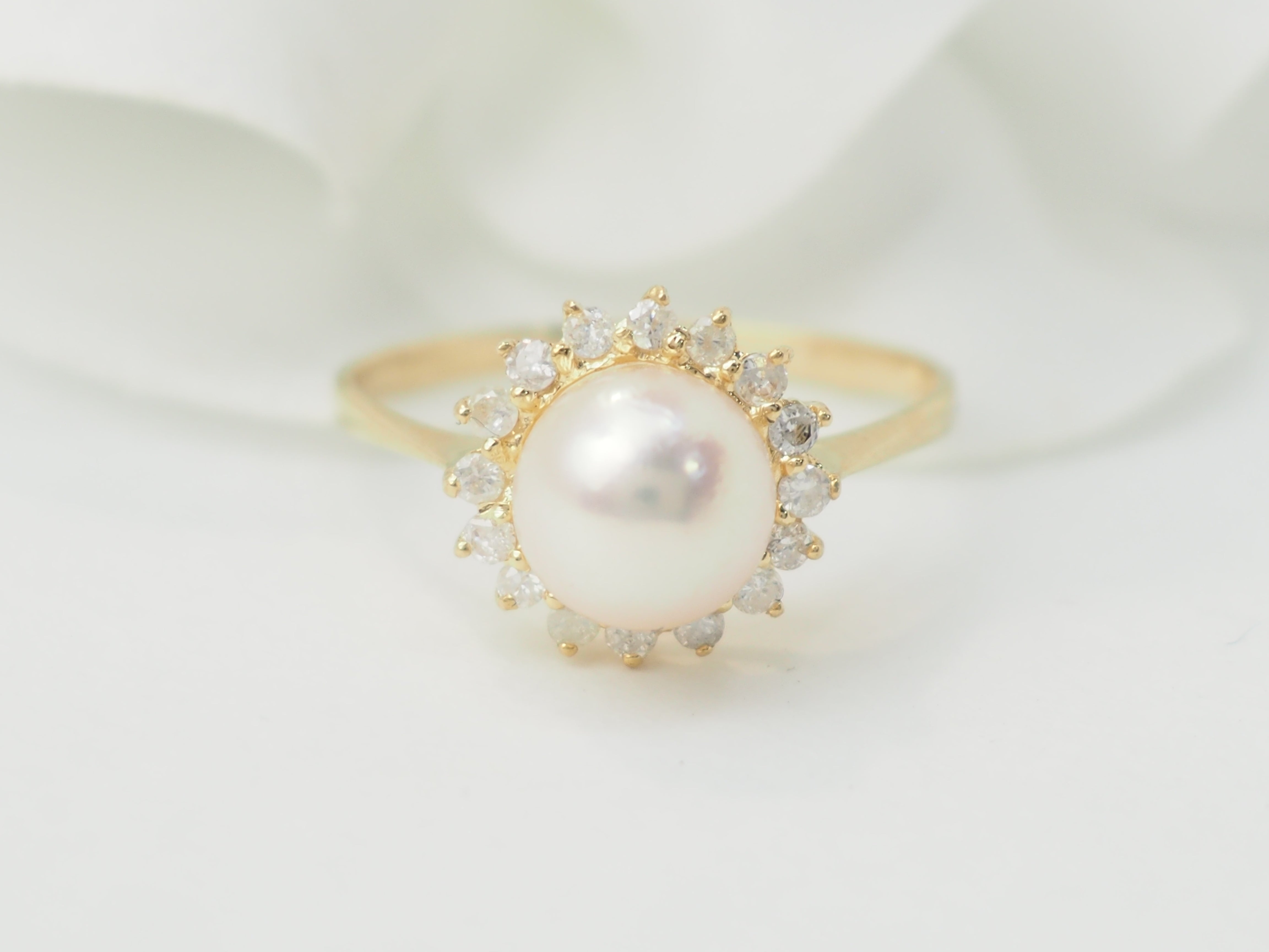 Bague en or jaune, perle de culture et diamants