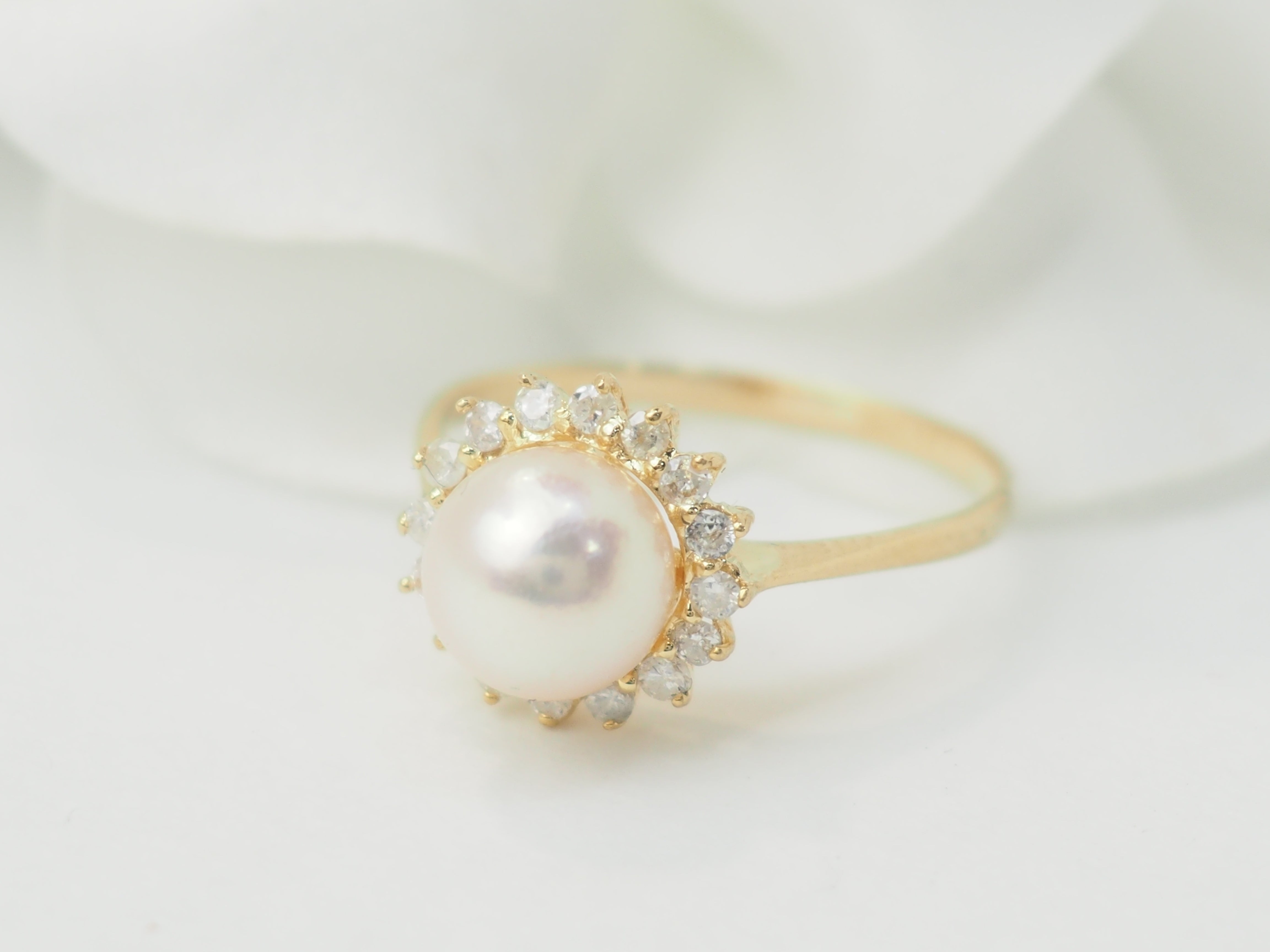 Bague en or jaune, perle de culture et diamants