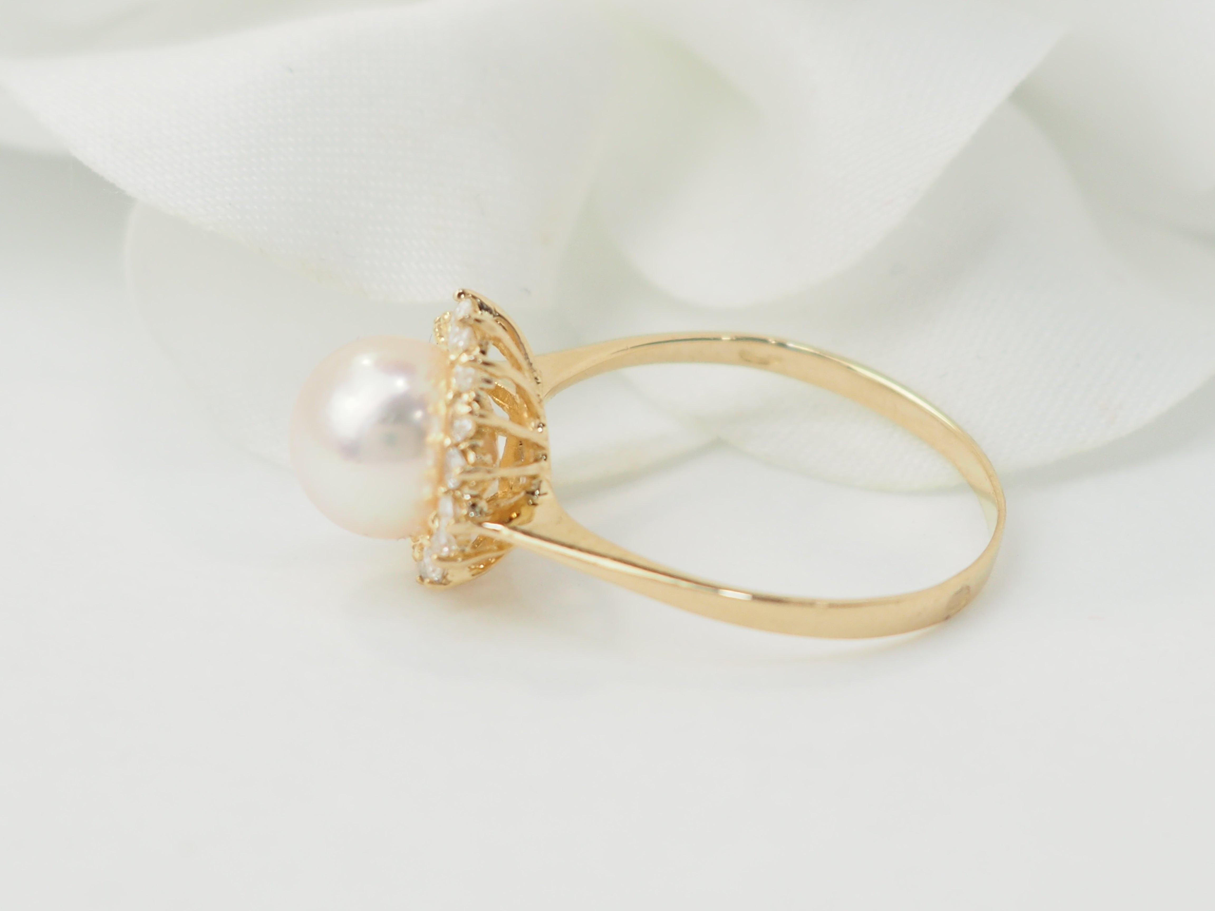 Bague en or jaune, perle de culture et diamants