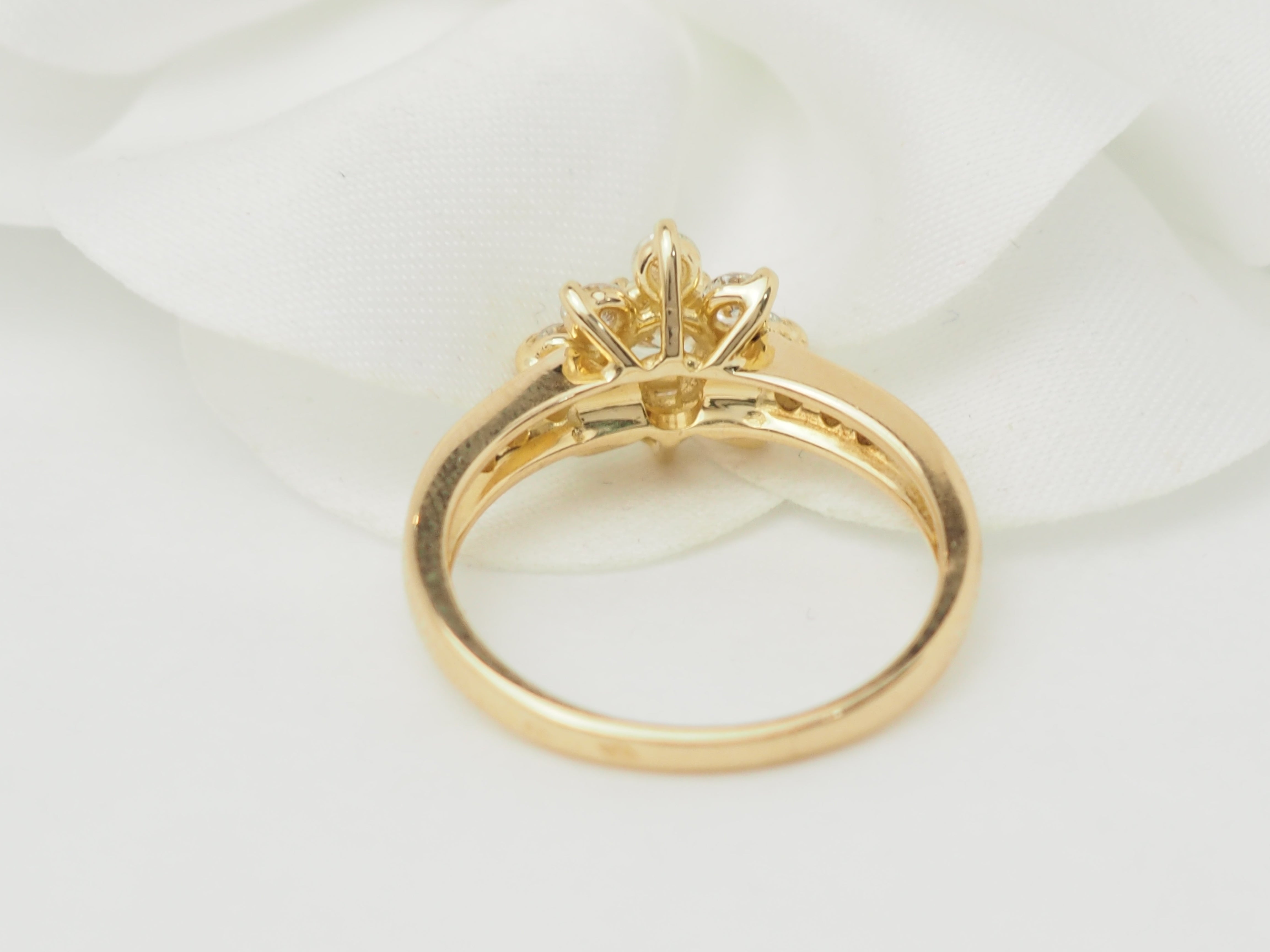 Bague marguerite en or jaune et diamants