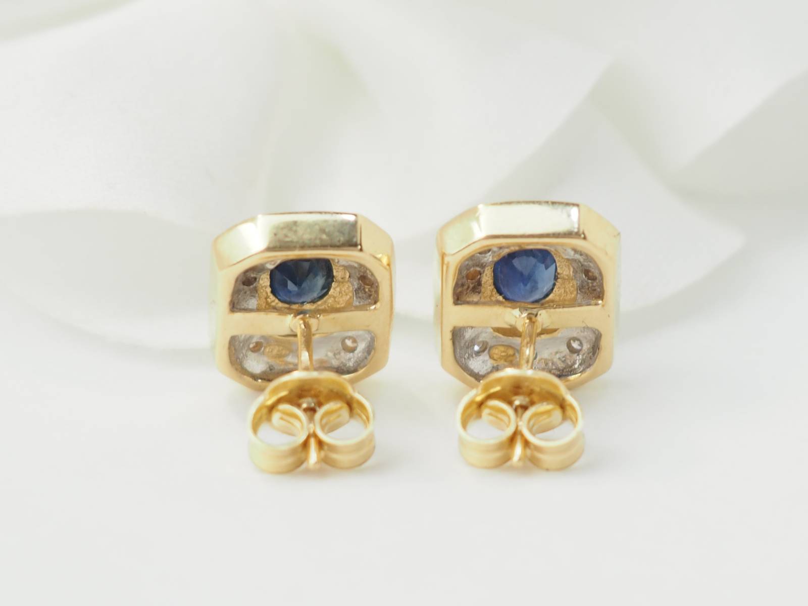 Boucles d'oreilles en or jaune, saphirs et diamants