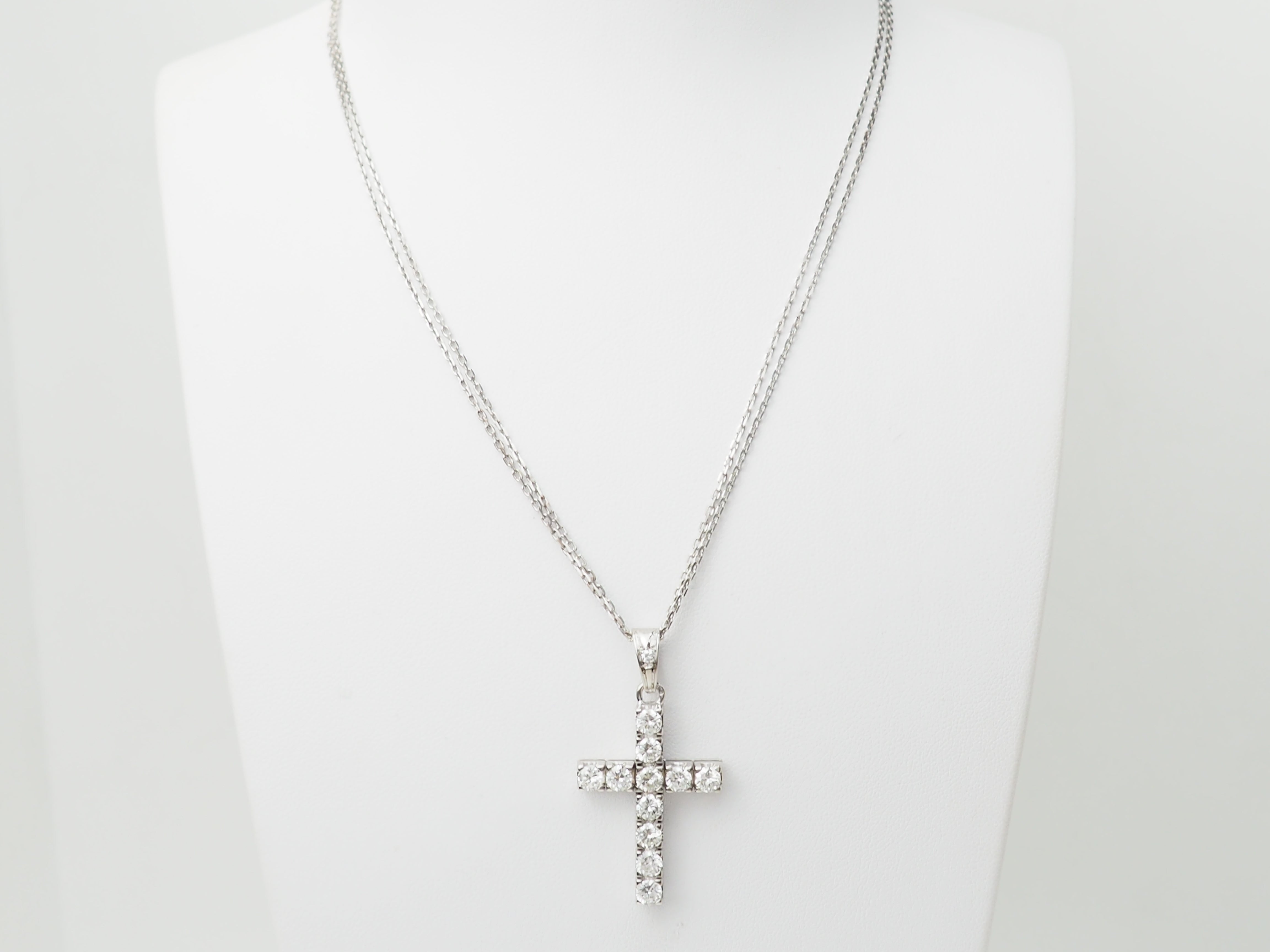 collier croix vintage en or blanc et diamants