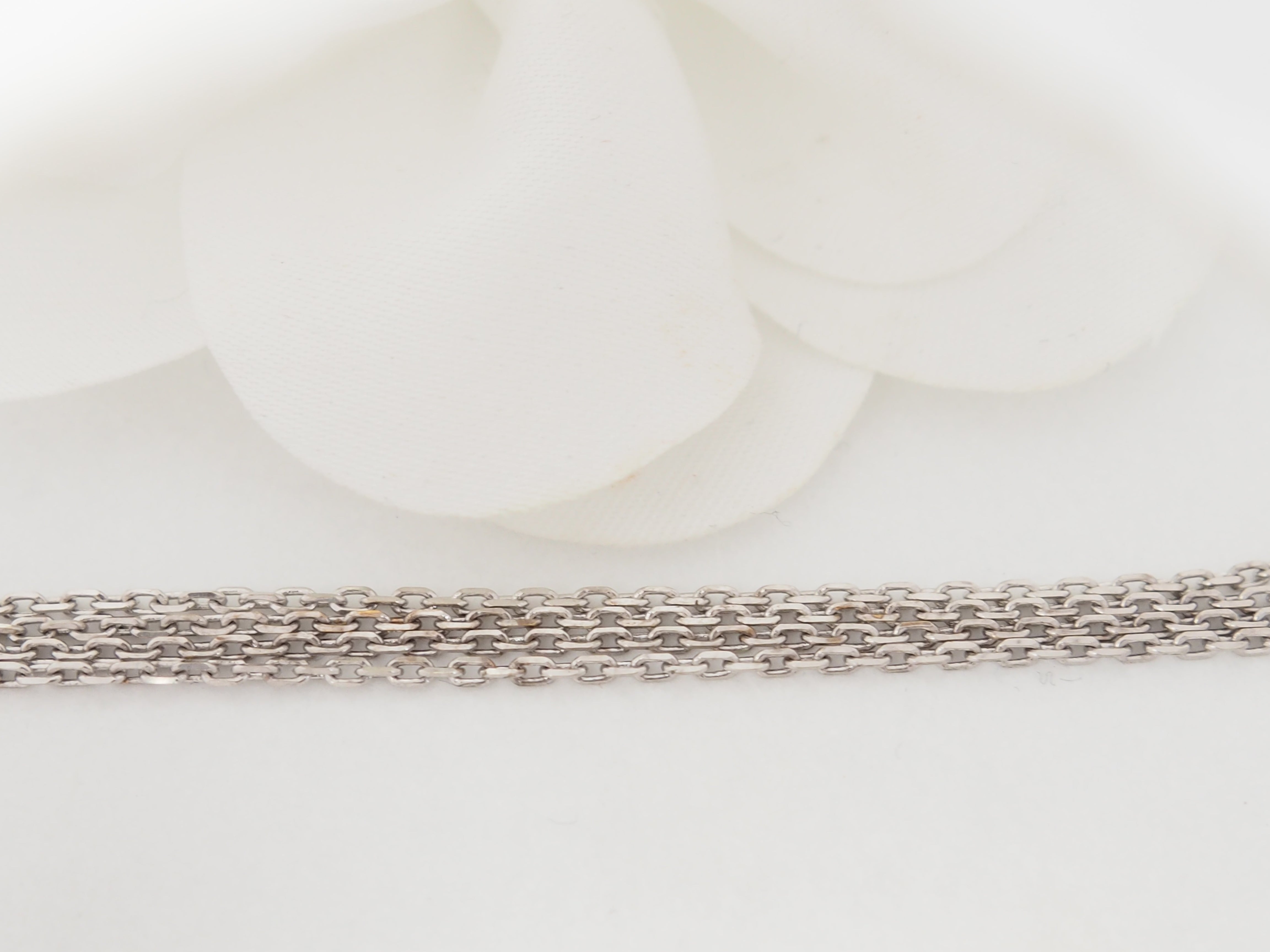 collier croix vintage en or blanc et diamants