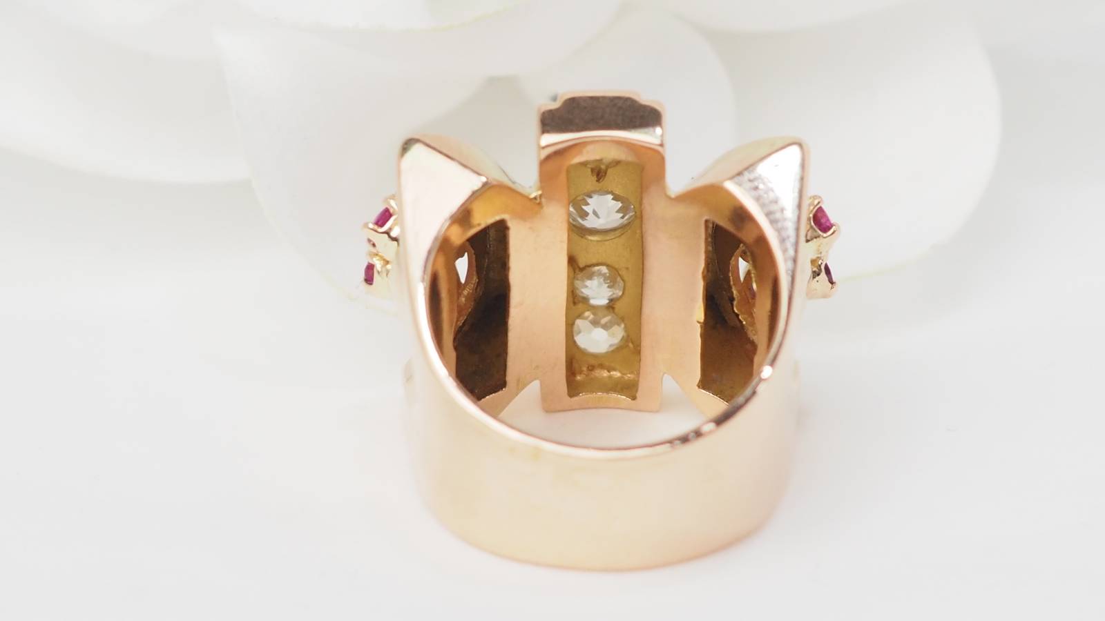 Bague Tank en or jaune, rubis et diamants