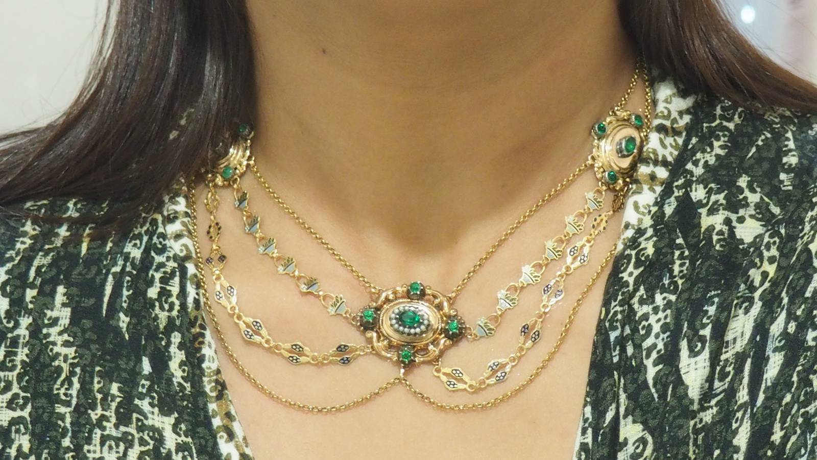 Collier esclave du XIXème siècle en or émaillé et perles fines