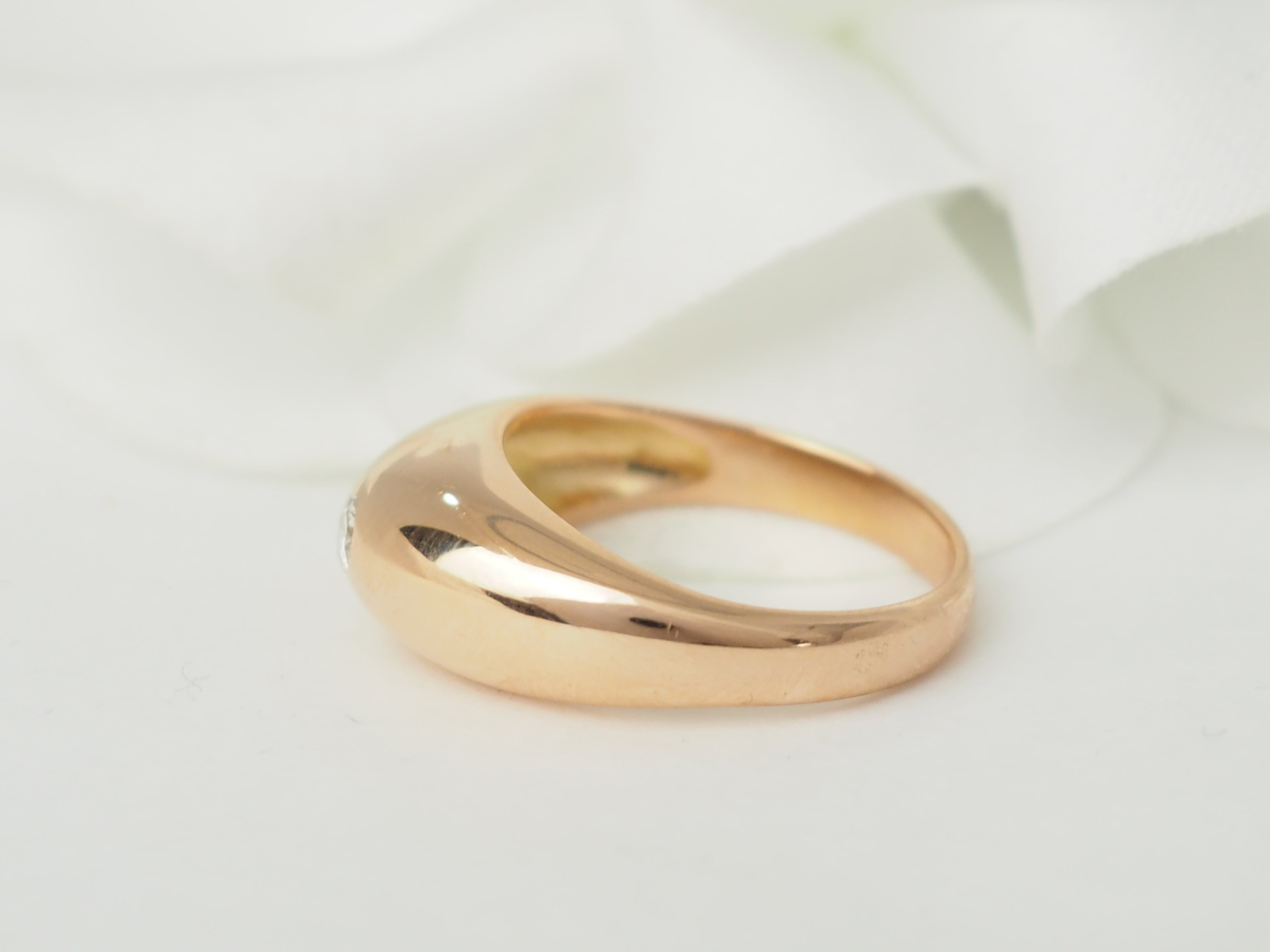 Bague jonc en or jaune et diamant