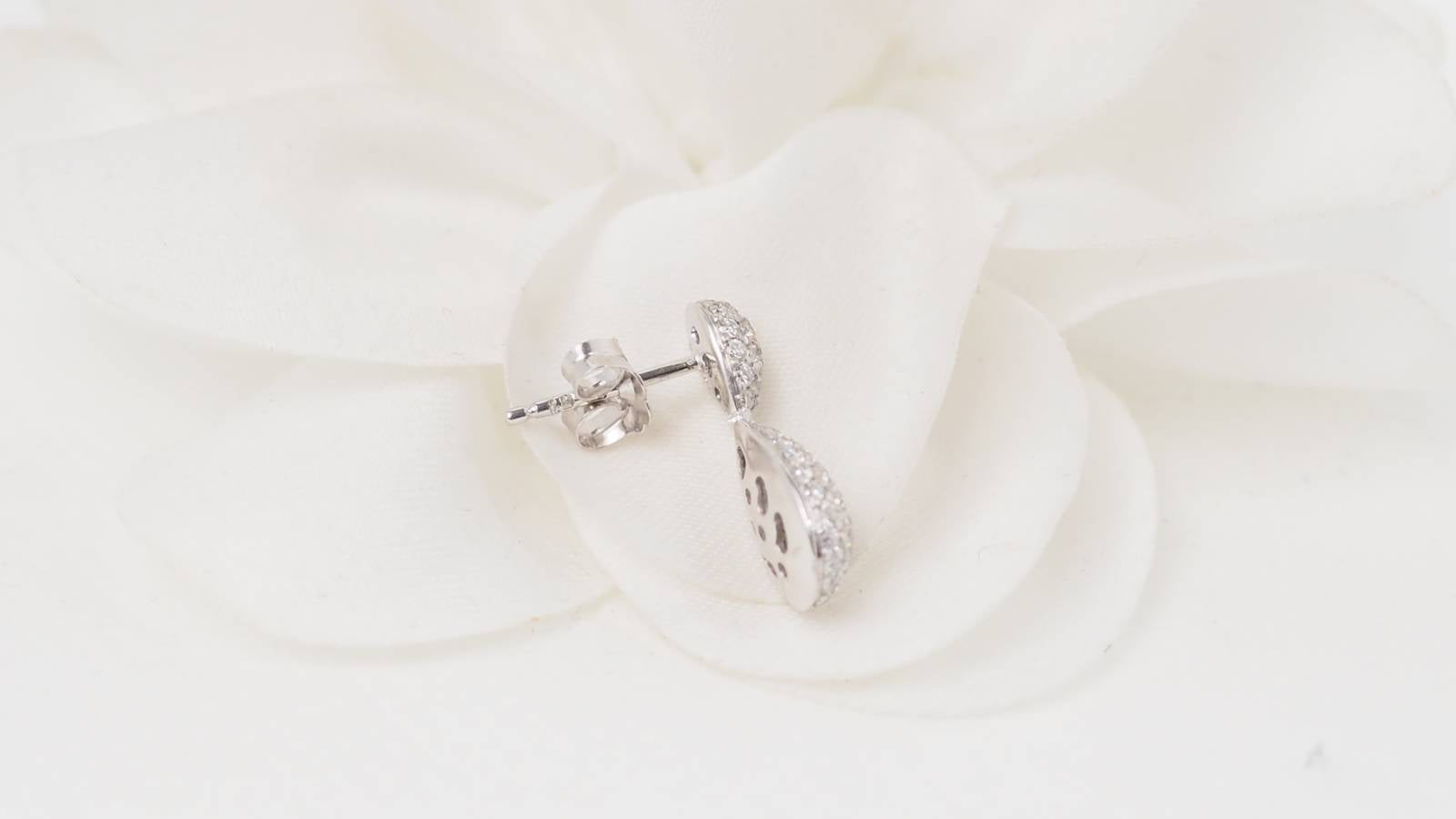 Pendants d'oreilles en or blanc et diamants