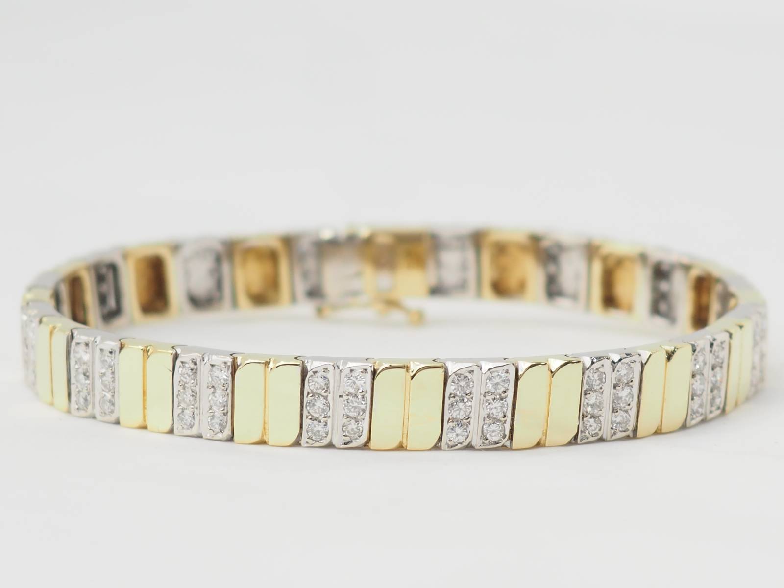 Bracelet vintage en or bicolore et diamants